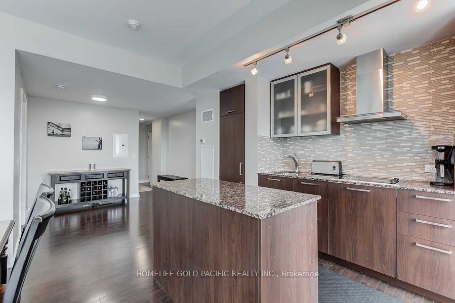 14 York Street 5208, Toronto, ON M5J 0B1 photo 5