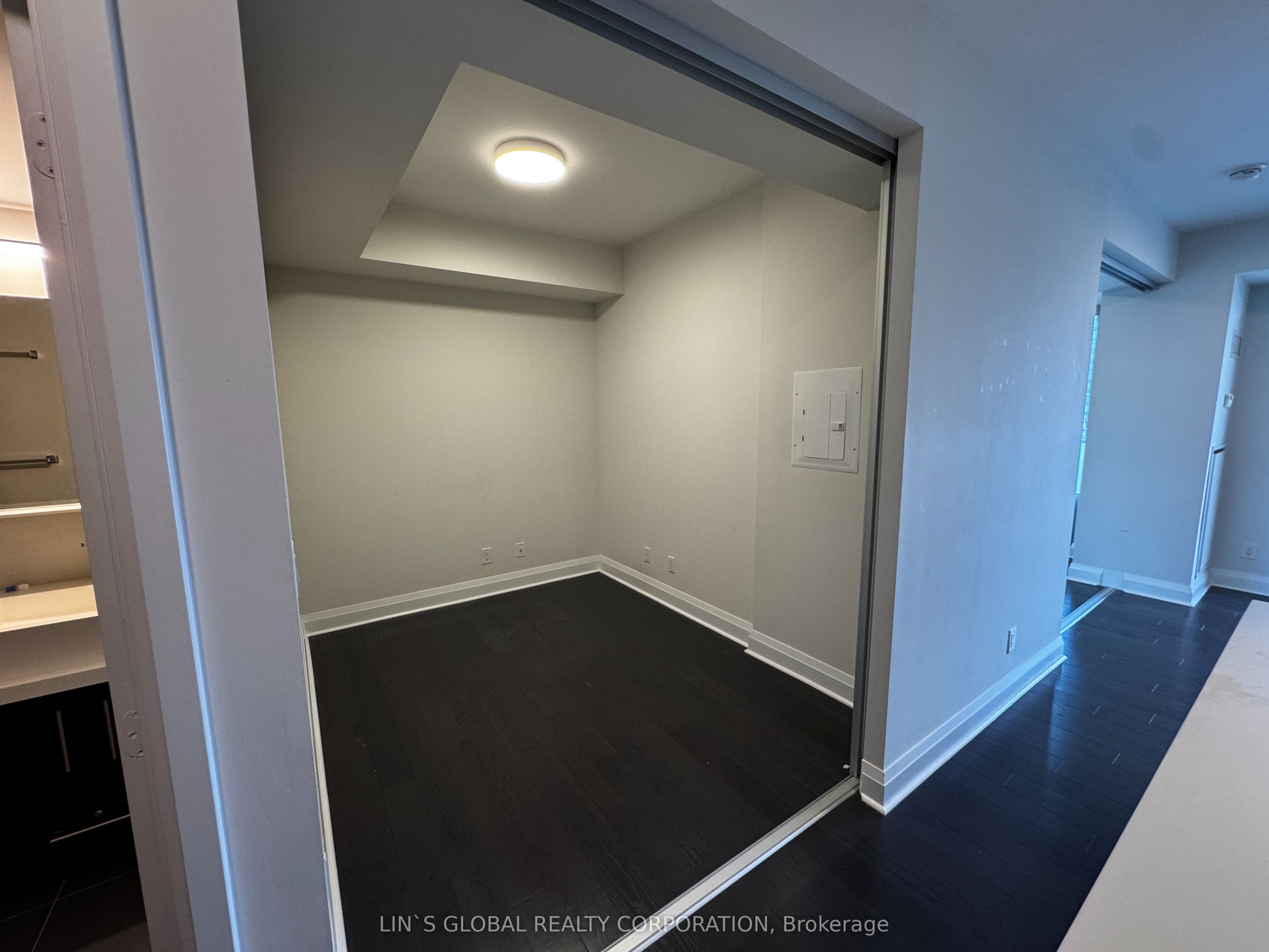 1080 Bay Street 2903, Toronto, ON M5S 0A5 photo 4