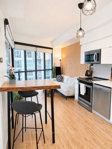 21 Iceboat Terrace 1026, Toronto, ON M5V 4A9 photo 4