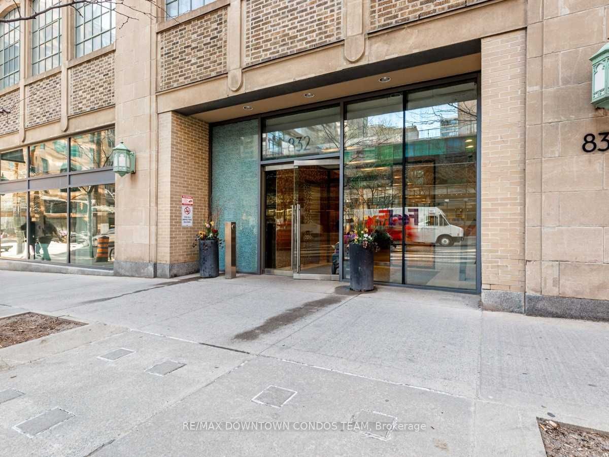 832 Bay Street 4401, Toronto, ON M5S 1Z6 photo 3