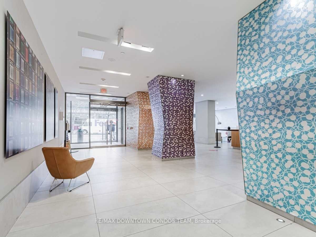 832 Bay Street 4401, Toronto, ON M5S 1Z6 photo 4