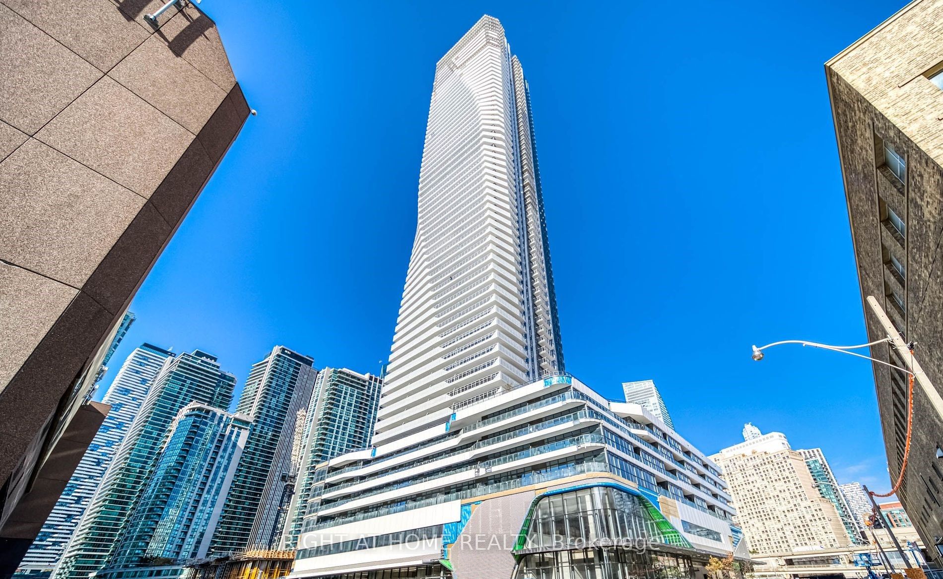 28 Freeland Street 2601, Toronto, ON M5E 0E3