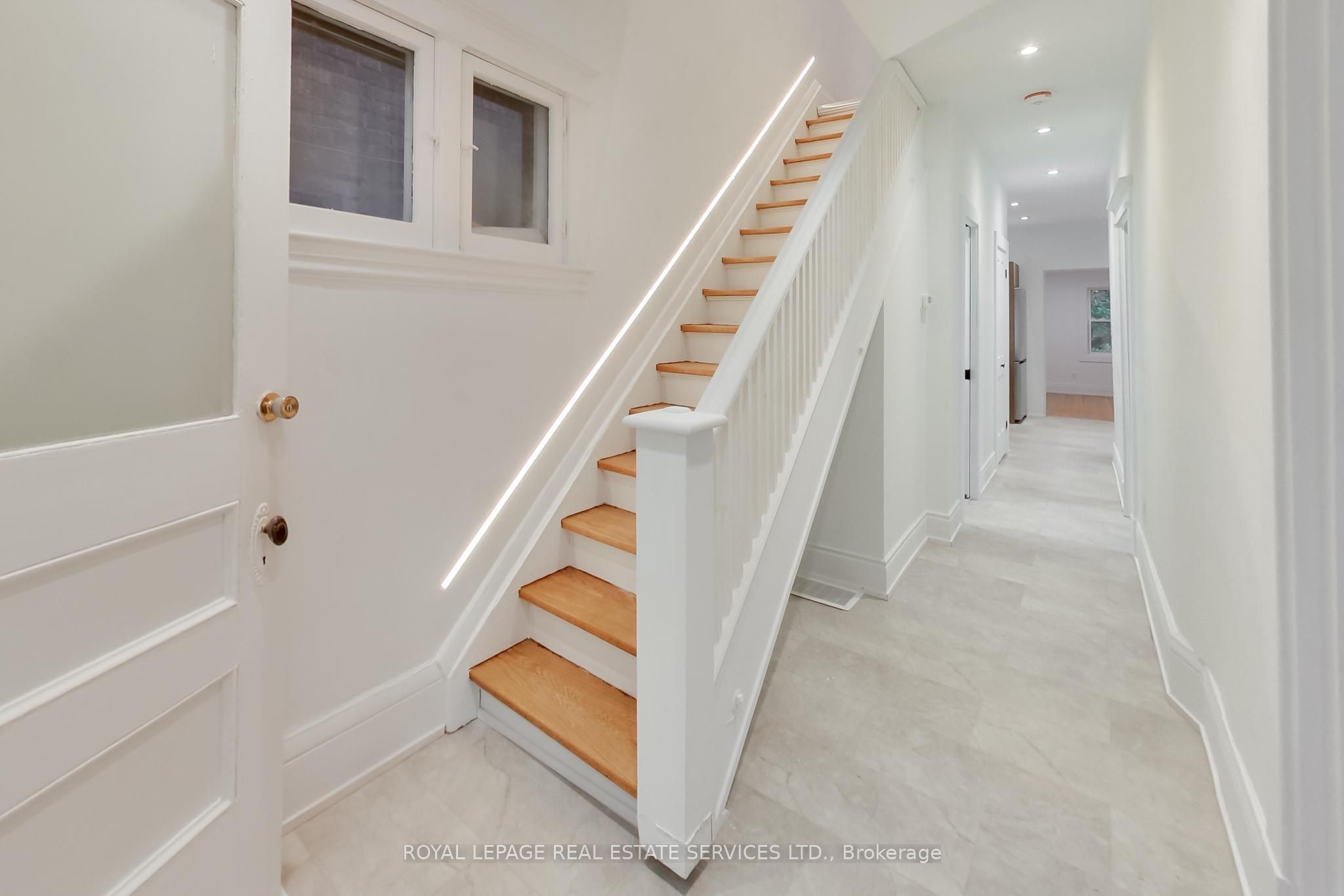 218 Montrose Avenue Upper, Toronto, ON M6G 3G7 photo 3