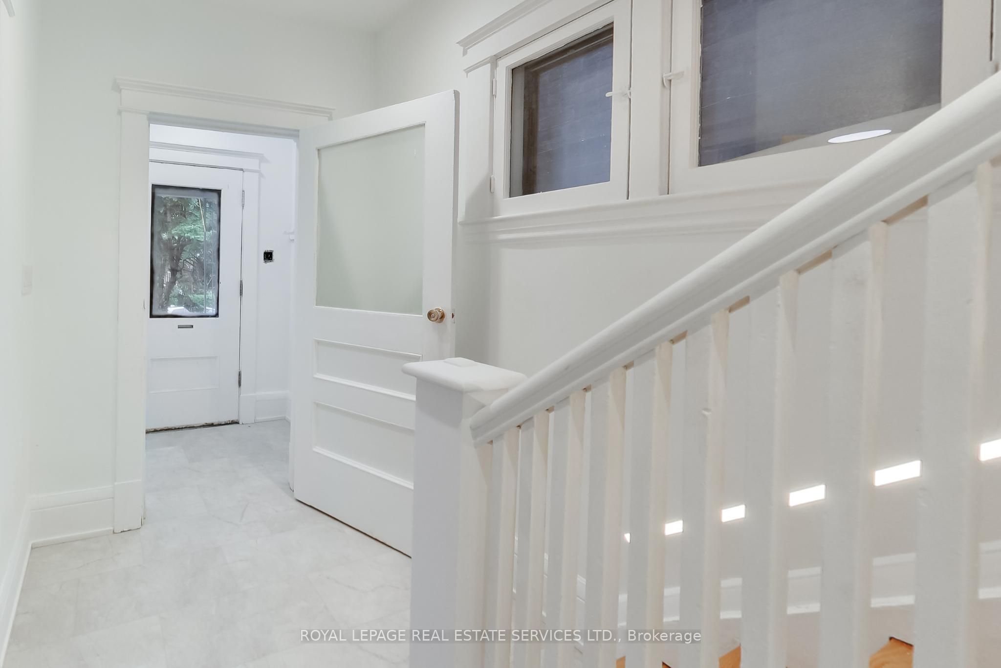 218 Montrose Avenue Upper, Toronto, ON M6G 3G7 photo 4