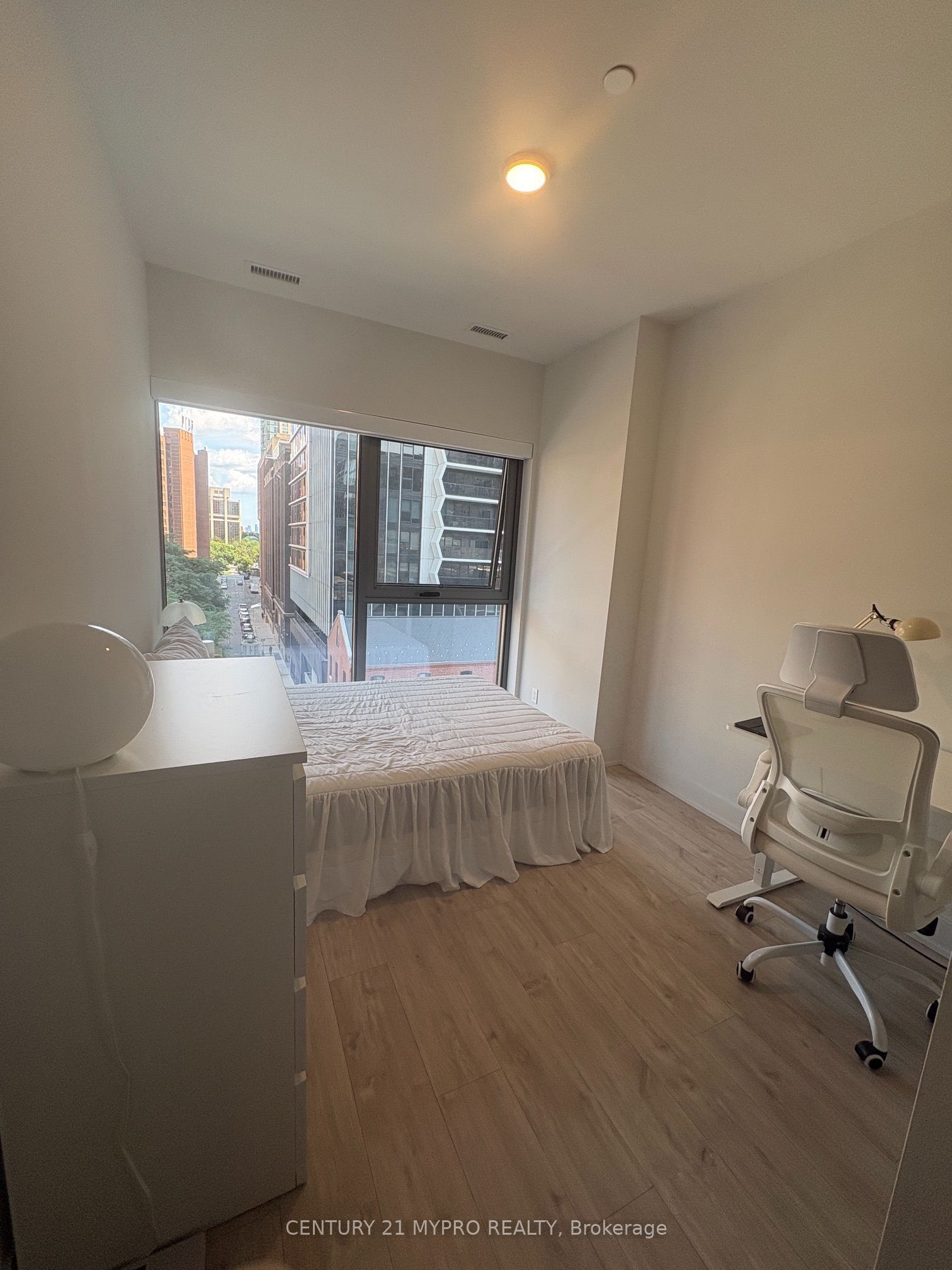 8 Cumberland Street 605, Toronto, ON M4W 0B6 photo 3