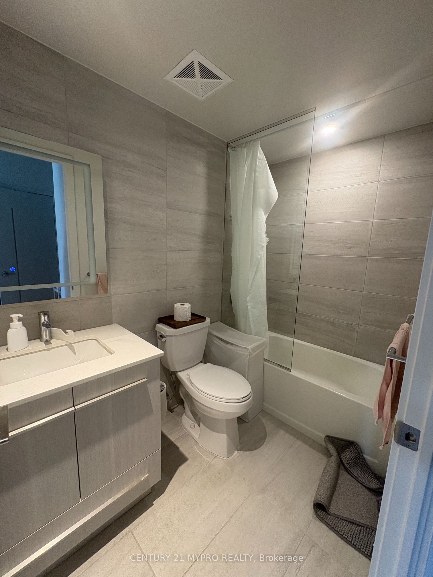 8 Cumberland Street 605, Toronto, ON M4W 0B6 photo 4