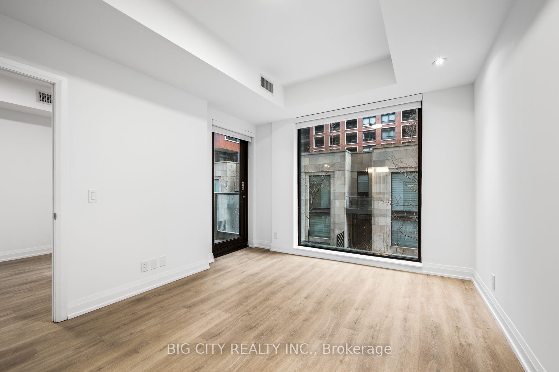 36 Brentcliffe Road M04, Toronto, ON M4G 0E1