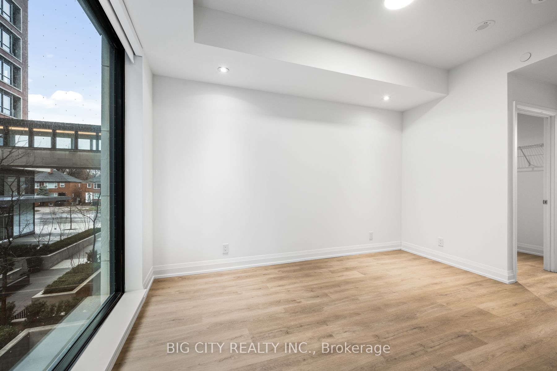 36 Brentcliffe Road M04, Toronto, ON M4G 0E1 photo 2