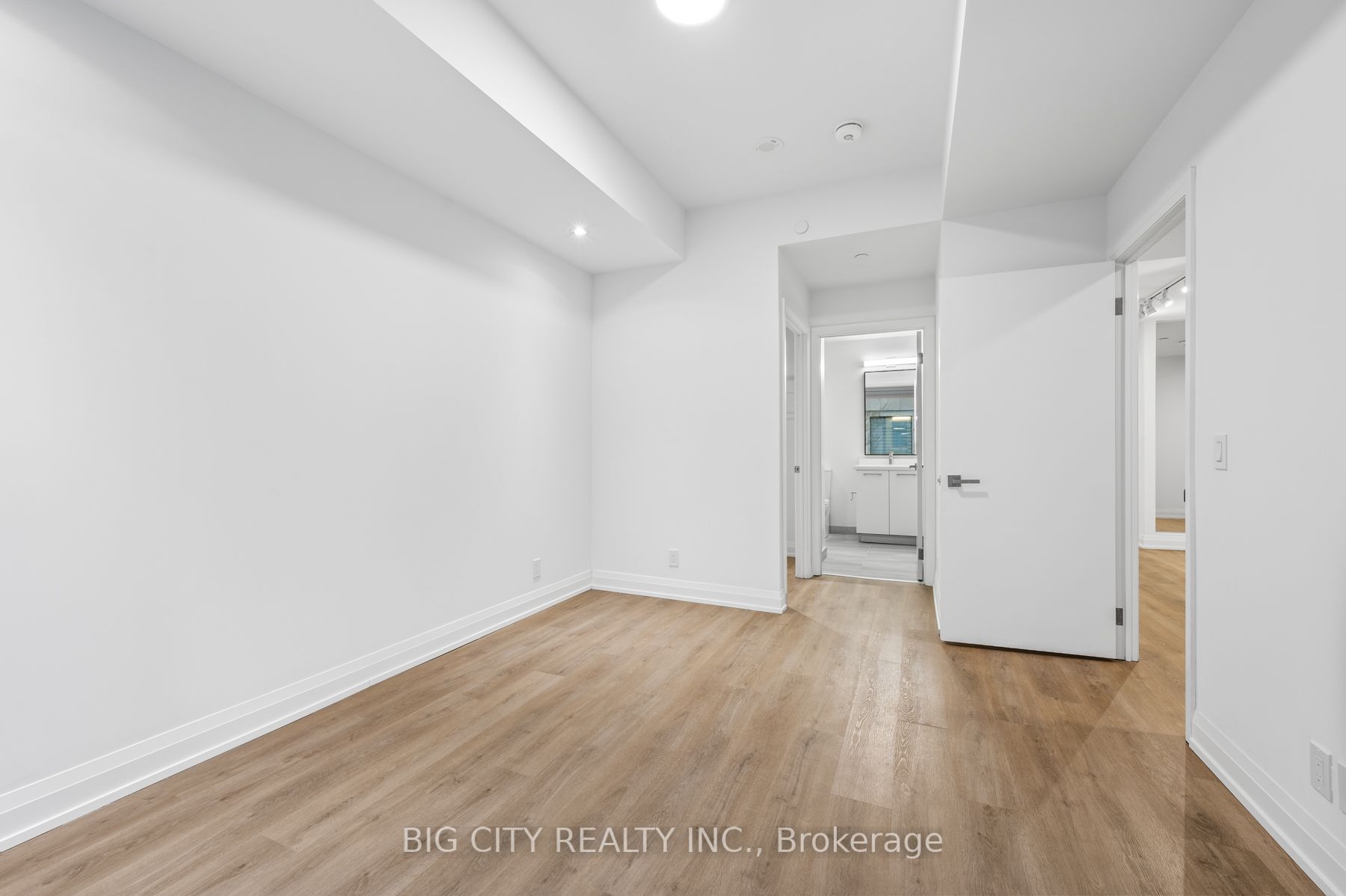 36 Brentcliffe Road M04, Toronto, ON M4G 0E1 photo 3