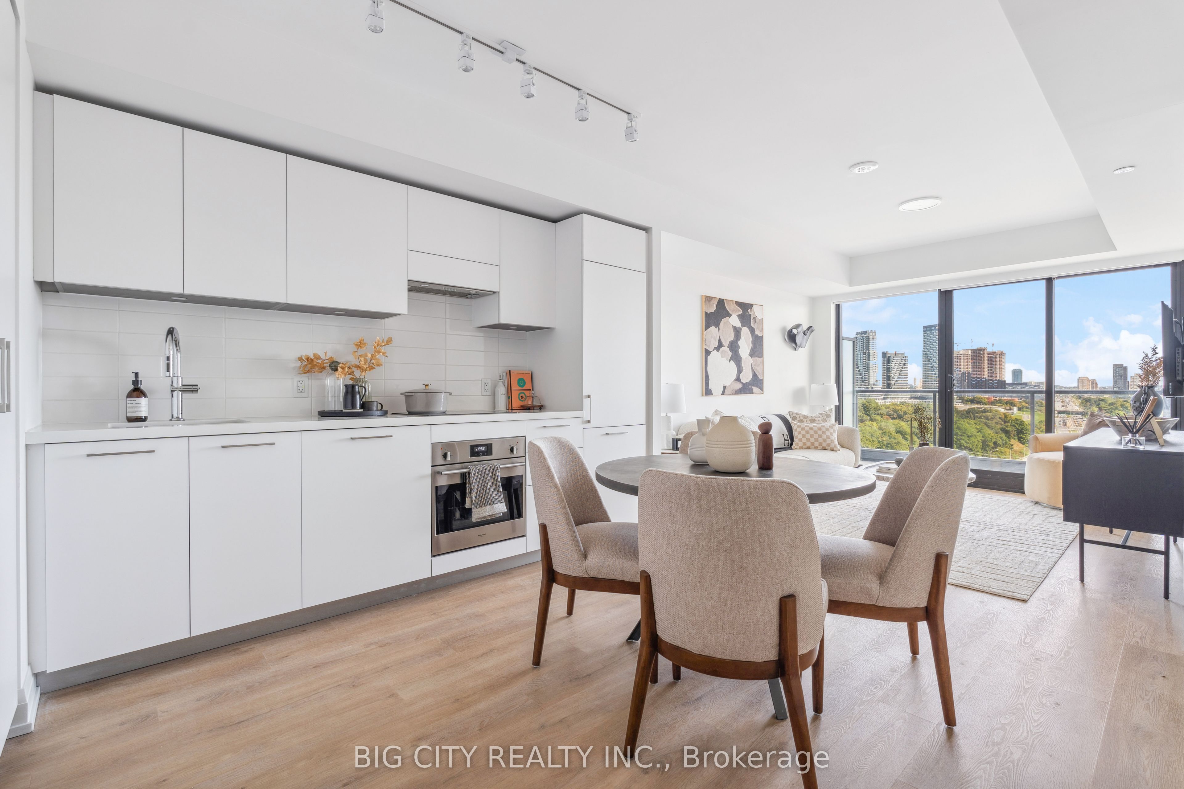 36 Brentcliffe Road 810, Toronto, ON M4G 0E1