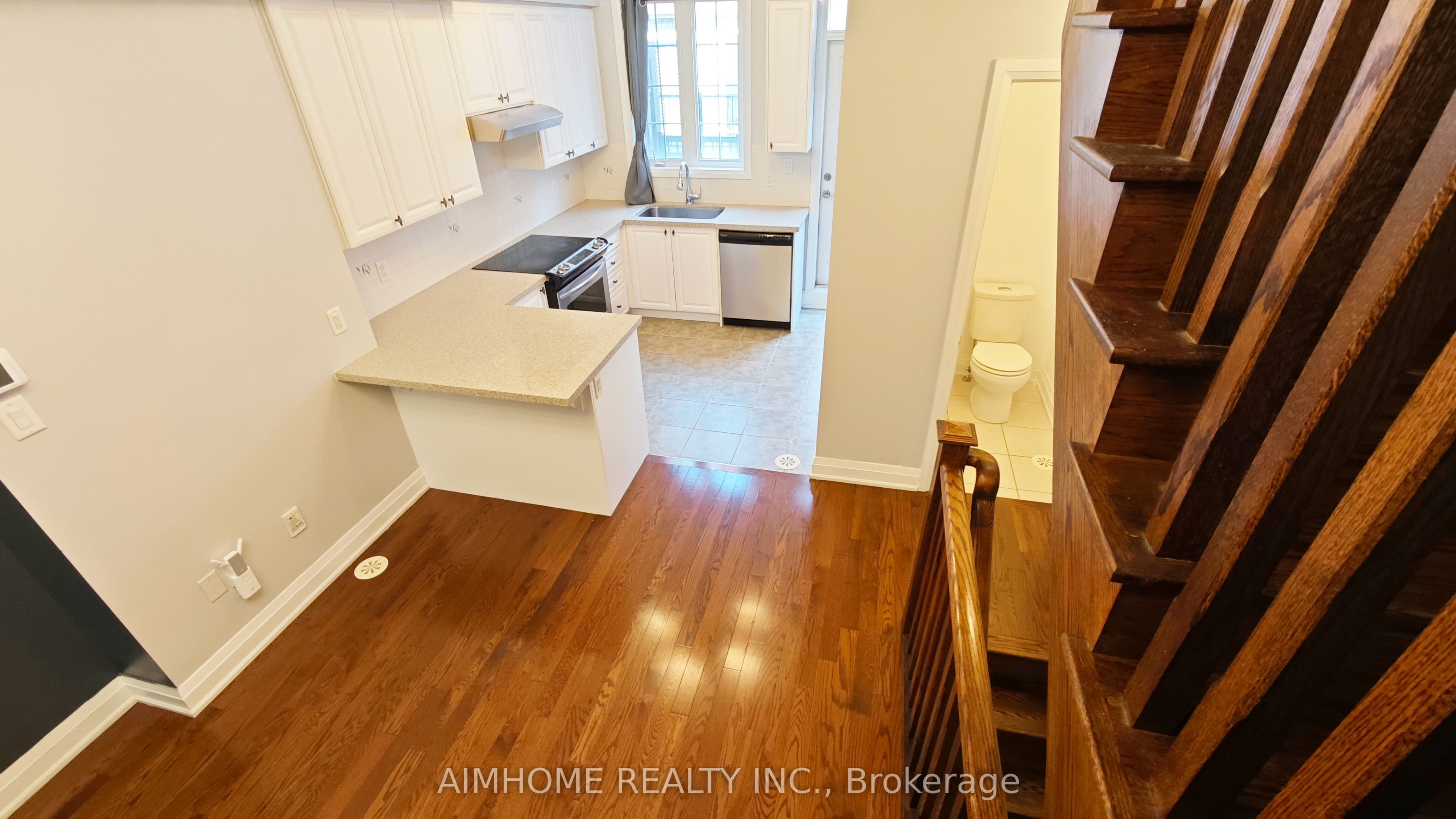 40 Raffeix Lane, Toronto, ON M5A 0G5 photo 2