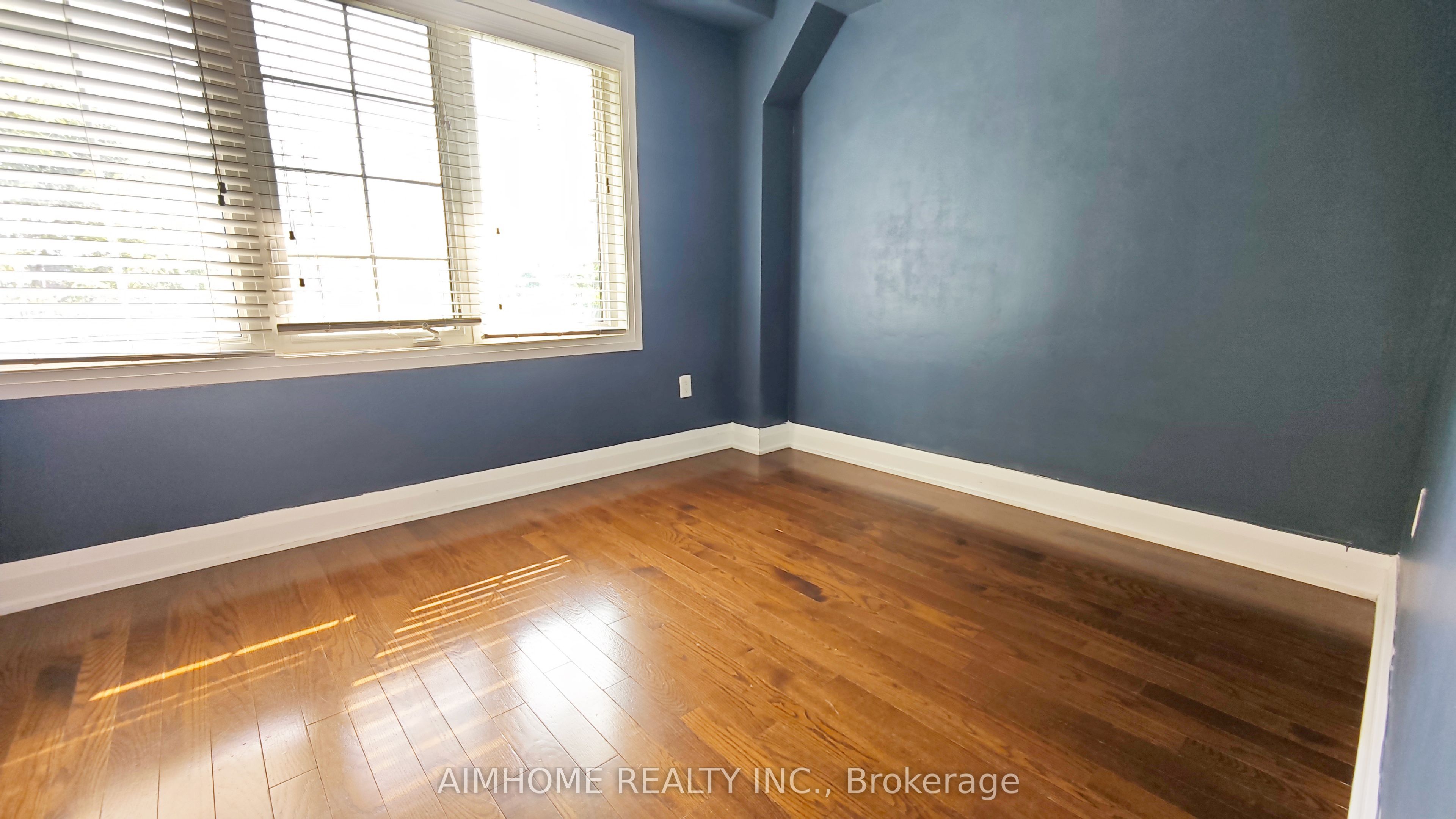 40 Raffeix Lane, Toronto, ON M5A 0G5 photo 5