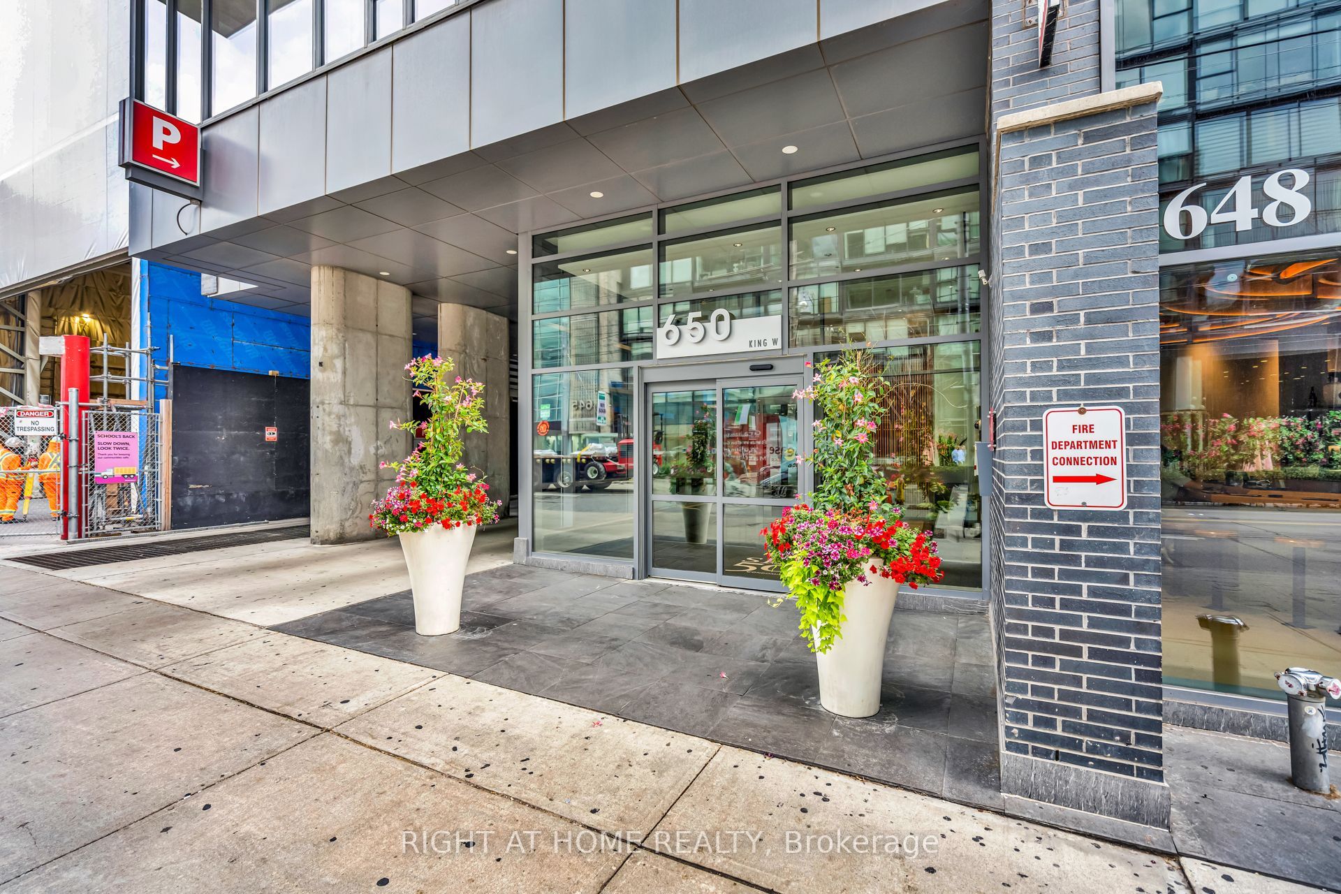 650 King Street W 605, Toronto, ON M5V 0H6 photo 2