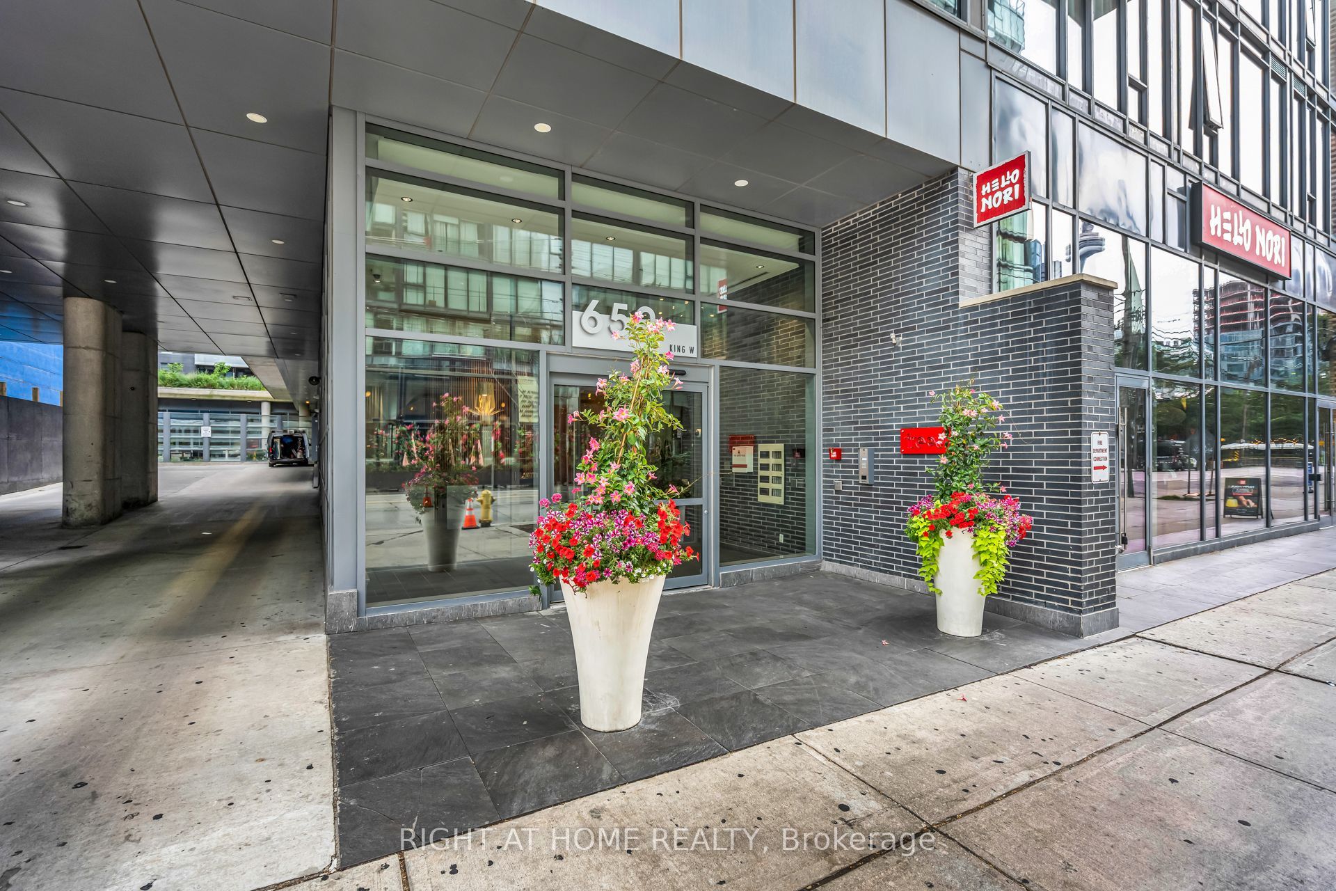 650 King Street W 605, Toronto, ON M5V 0H6 photo 3