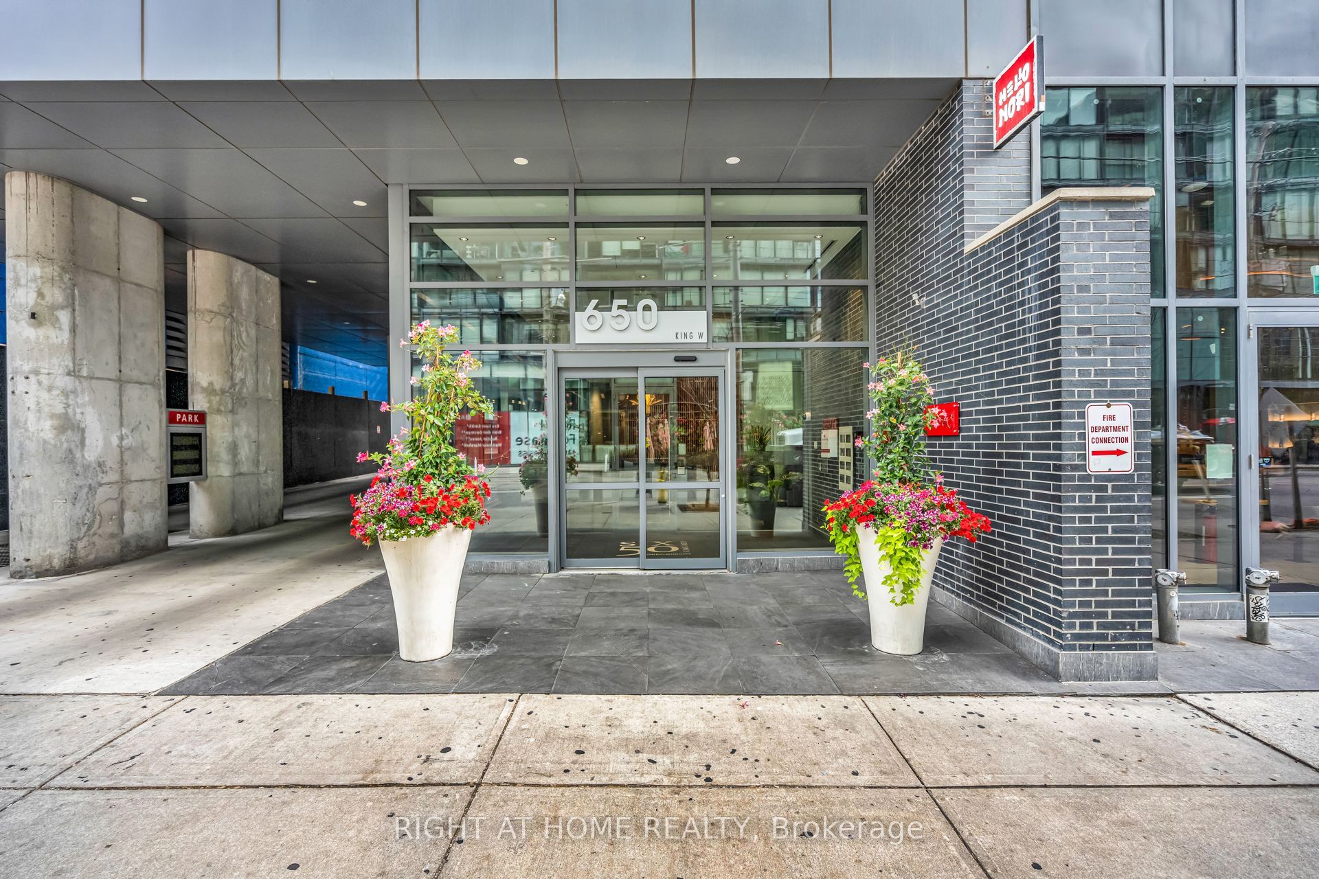 650 King Street W 605, Toronto, ON M5V 0H6 photo 4