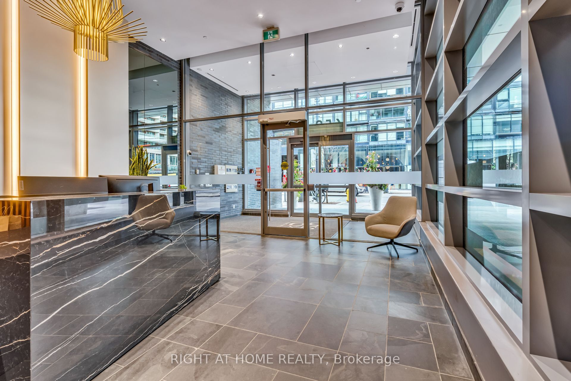 650 King Street W 605, Toronto, ON M5V 0H6 photo 5