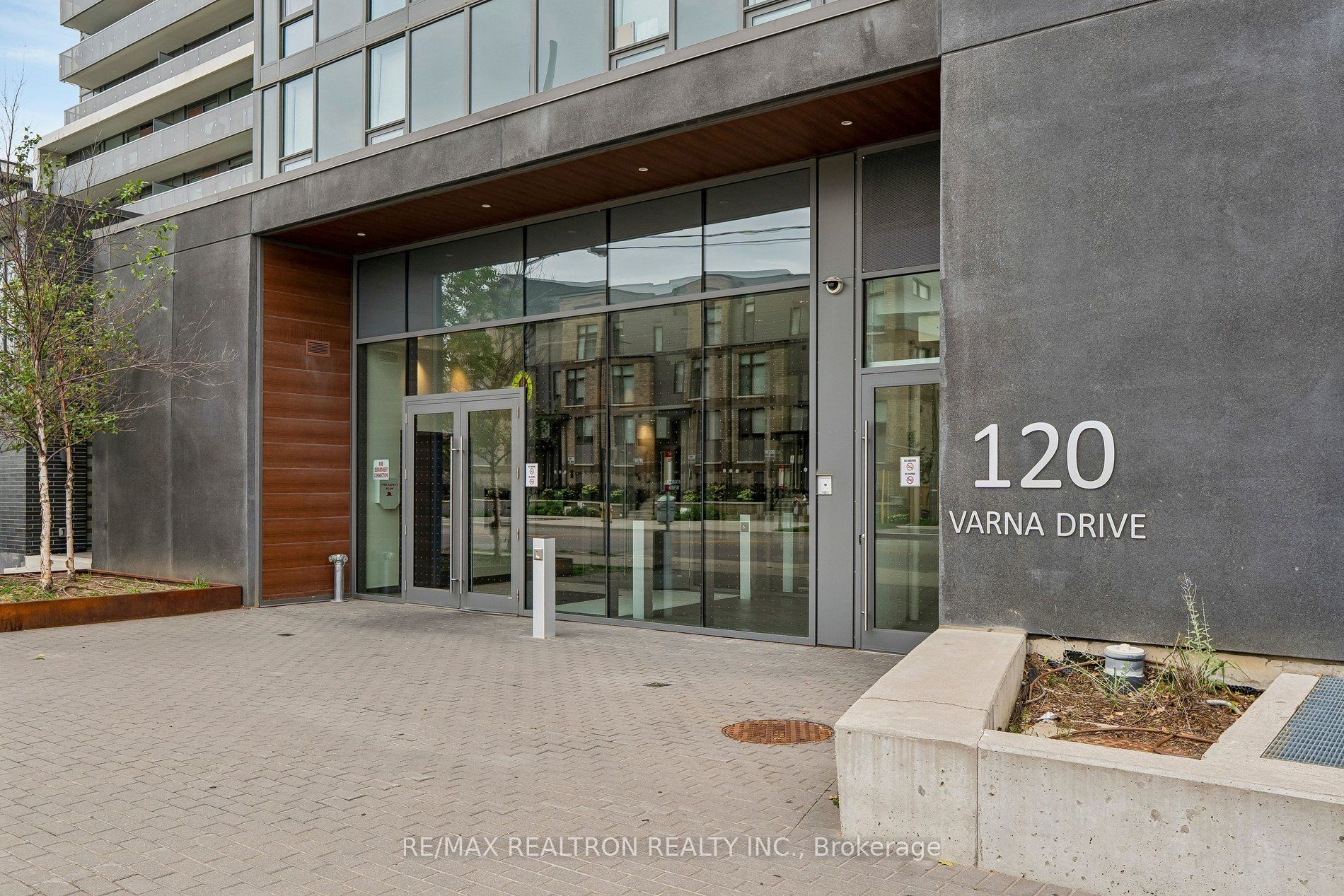 120 Varna Drive 1106, Toronto, ON M6A 0B3 photo 4