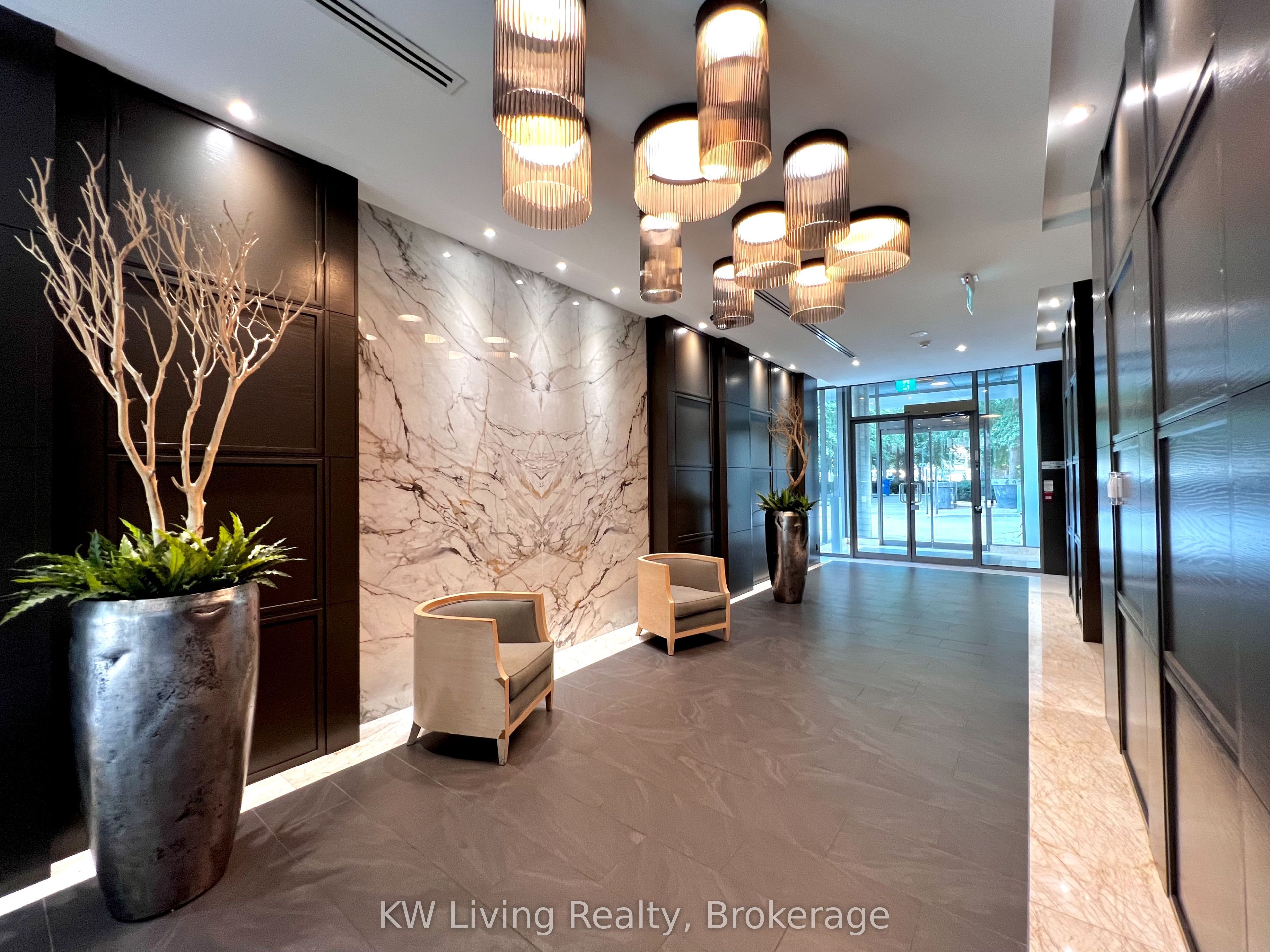 21 Scollard Street 203, Toronto, ON M5R 1G1 photo 3