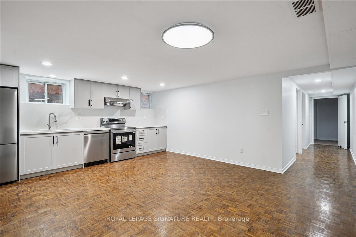 12 Castle View Avenue Lower, Toronto, ON M5R 1Y9 photo 4