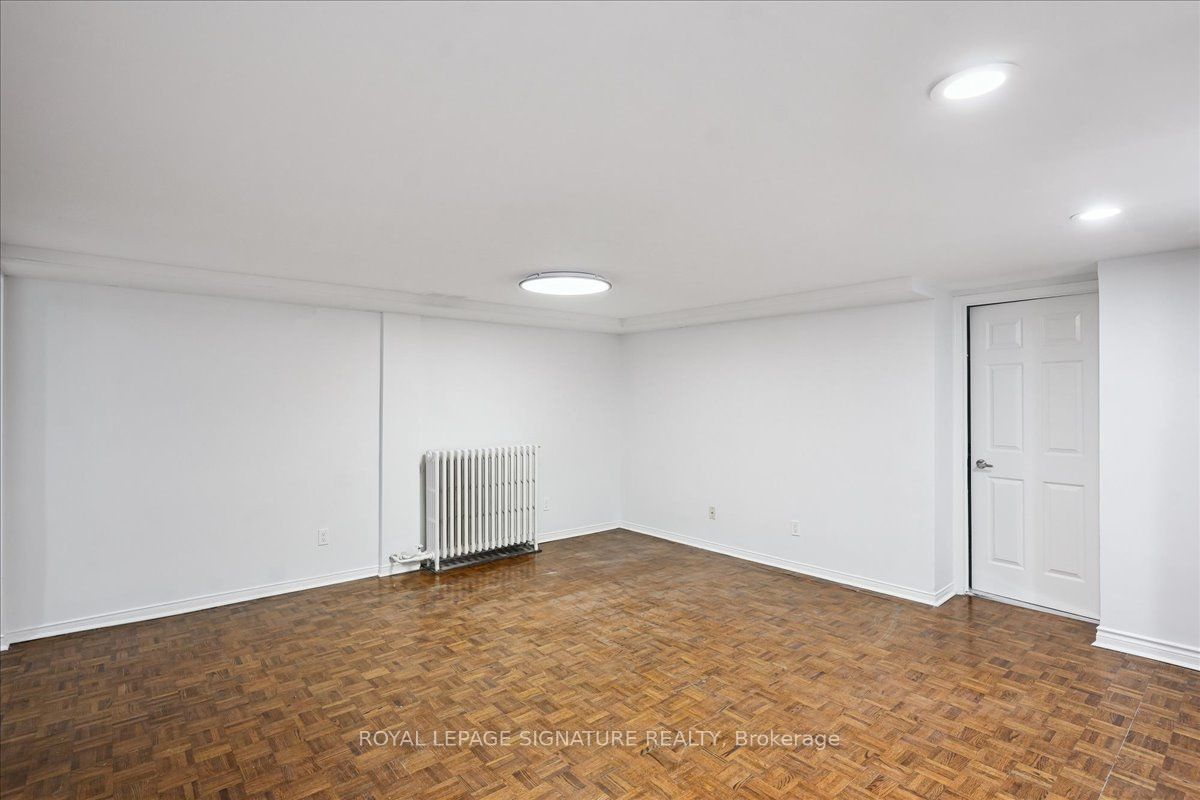12 Castle View Avenue Lower, Toronto, ON M5R 1Y9 photo 5