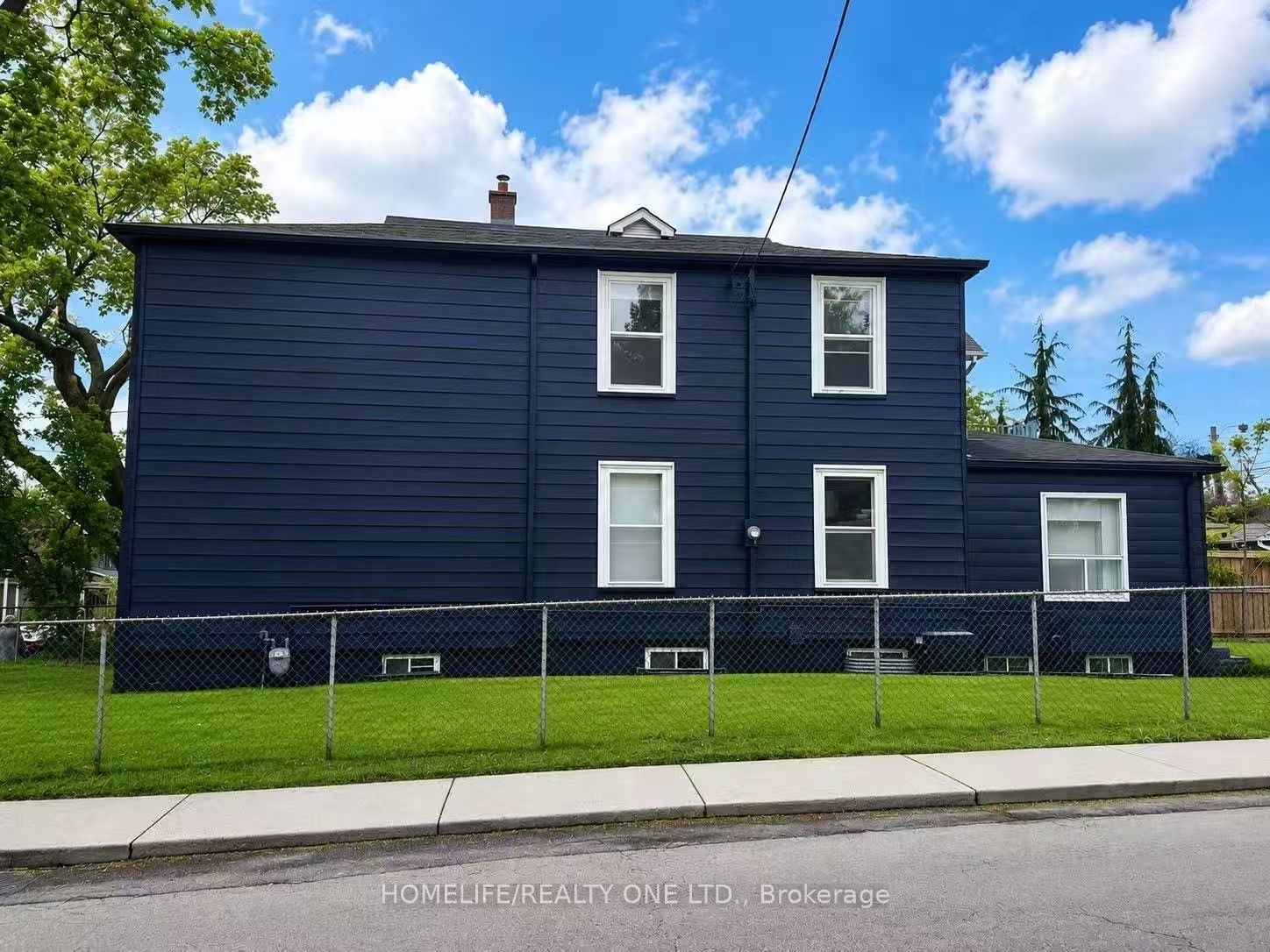 104 Benson Avenue, Toronto, ON M6G 2J1 photo 2