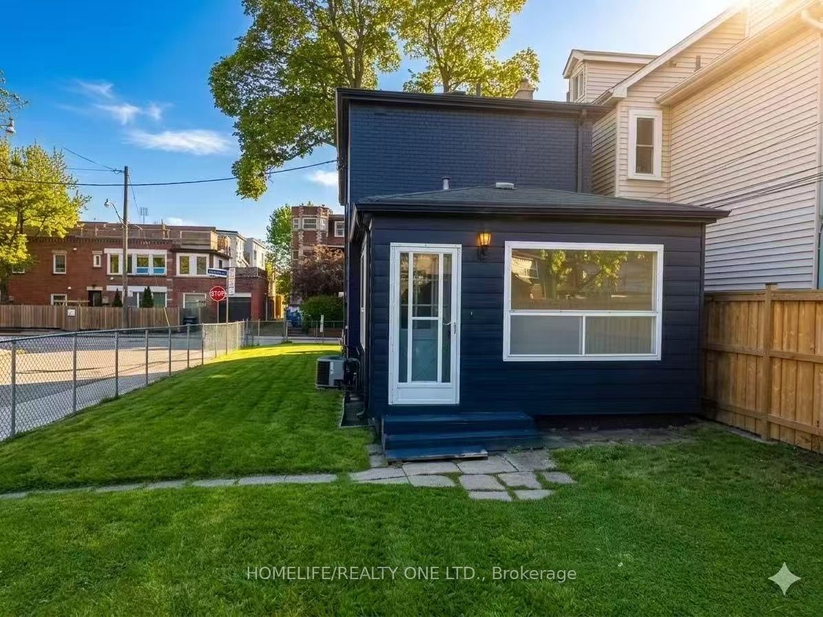 104 Benson Avenue, Toronto, ON M6G 2J1 photo 3