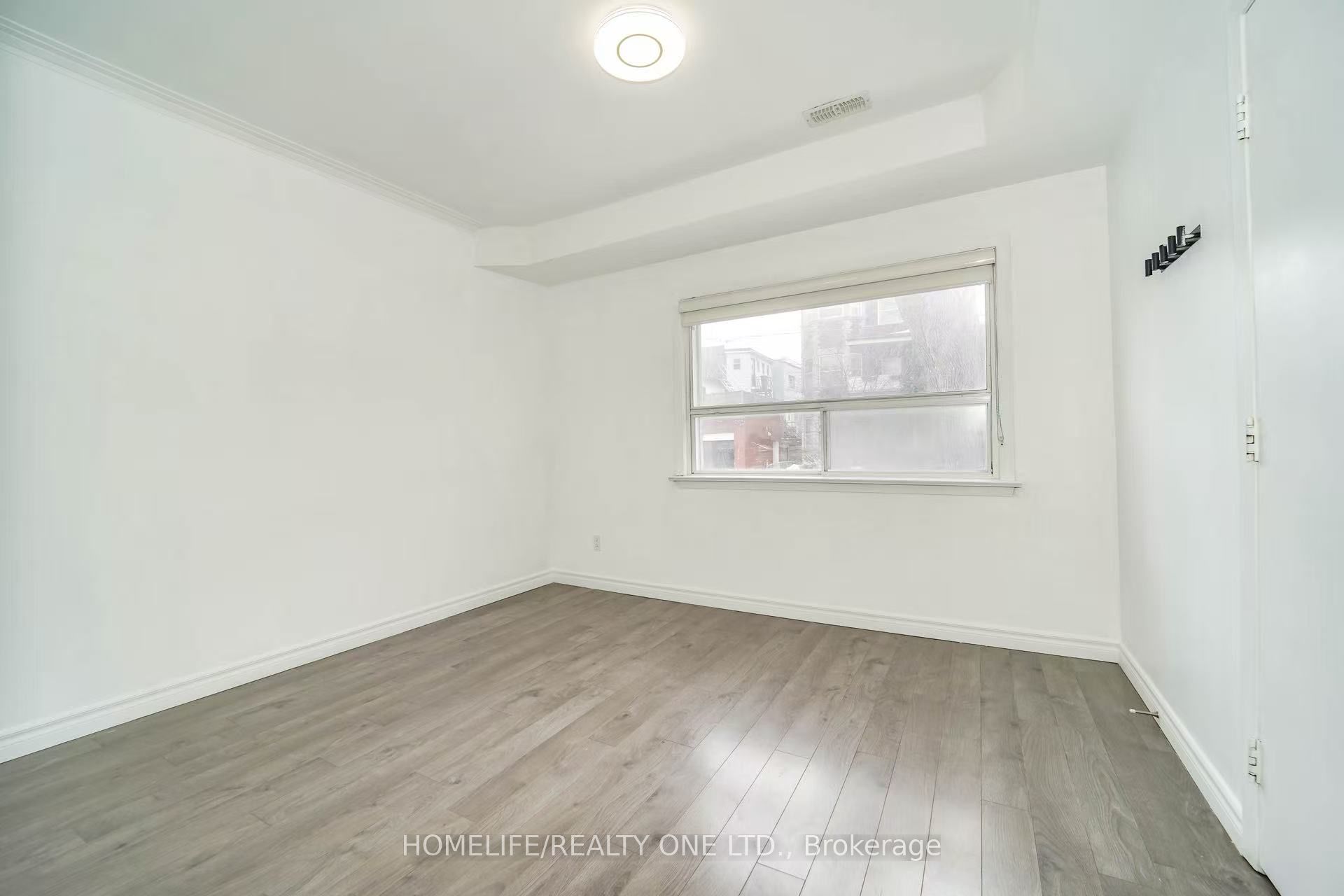 104 Benson Avenue, Toronto, ON M6G 2J1 photo 5