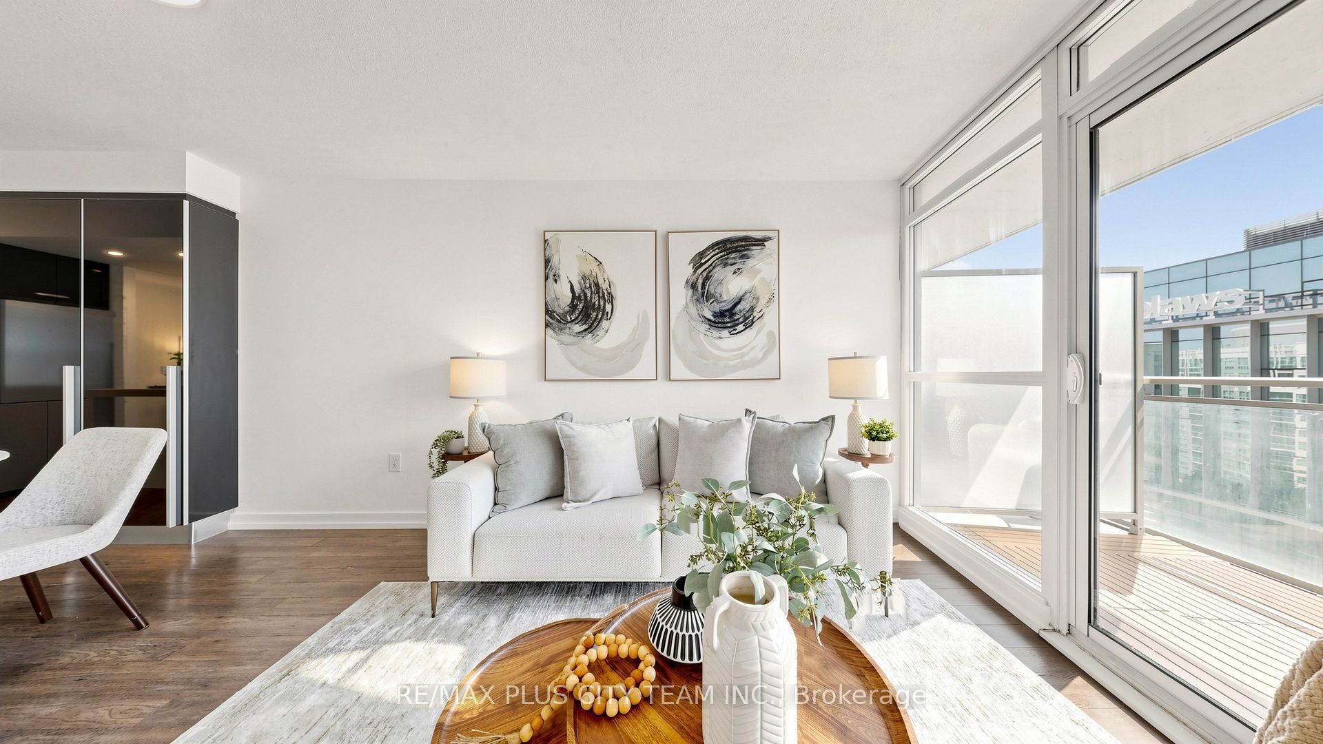 38 Dan Leckie Way 1103, Toronto, ON M5V 2V6 photo 5