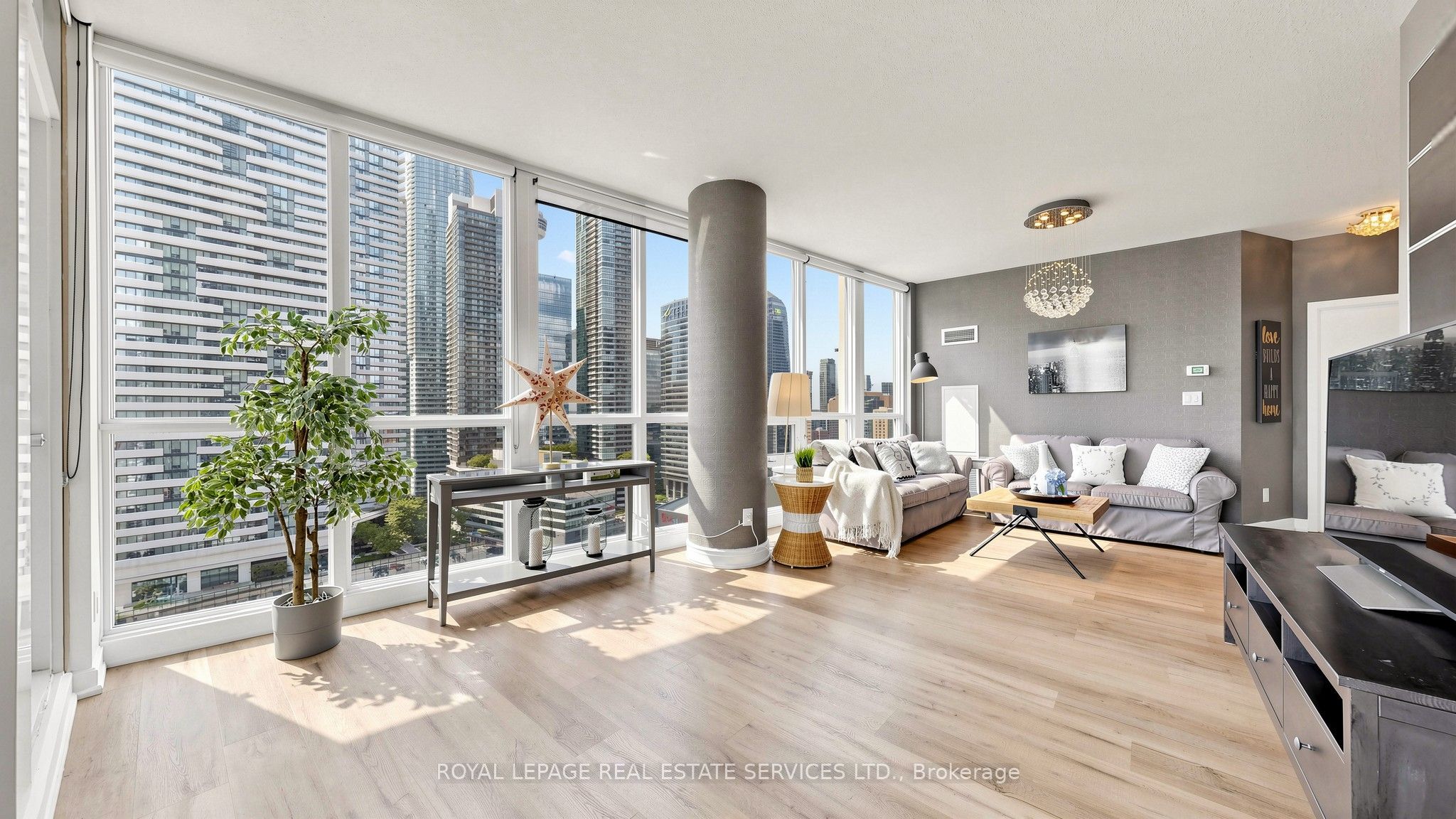 33 Bay Street 2212, Toronto, ON M5J 2Z3 photo 2