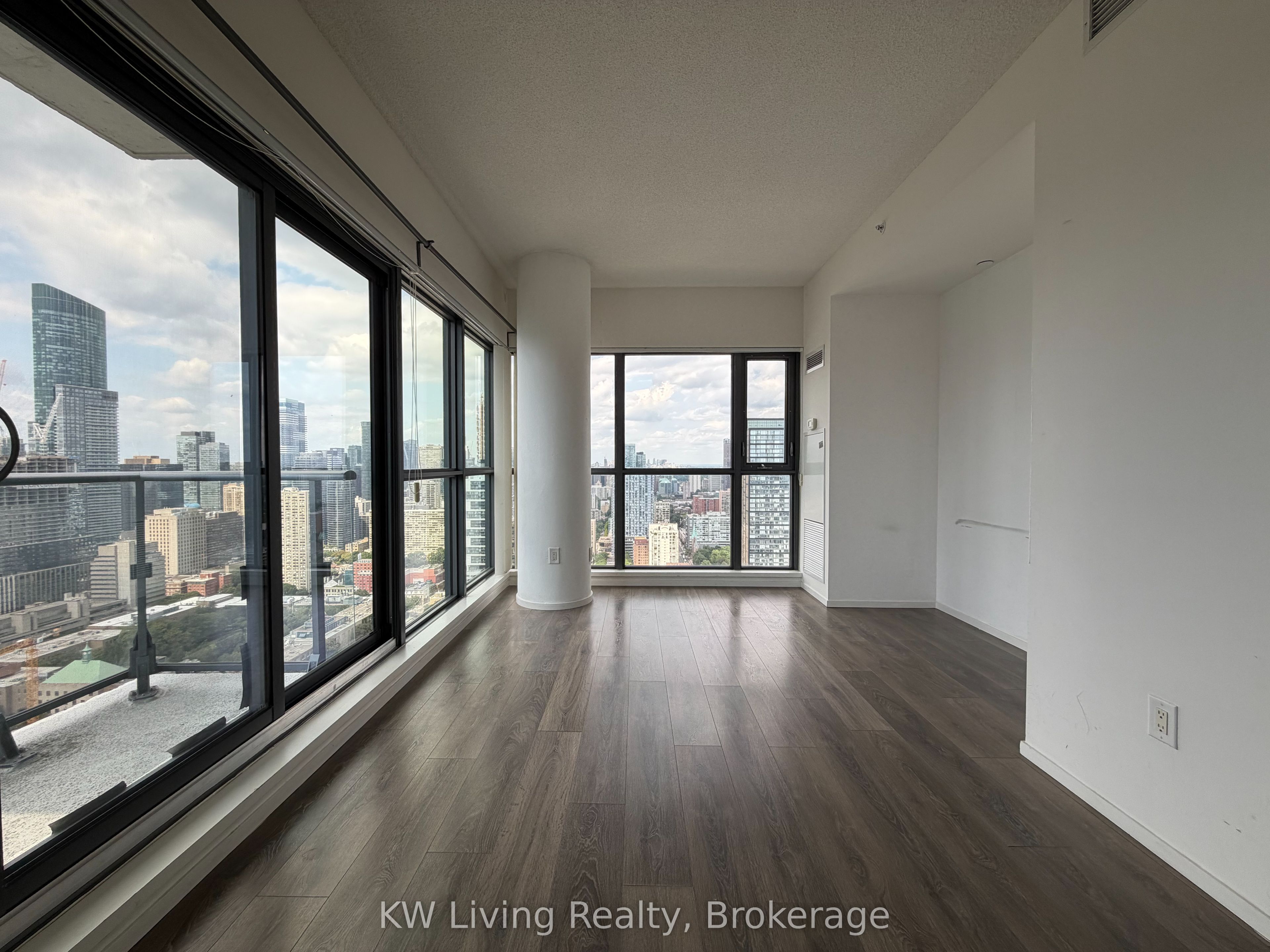 159 Dundas Street E 4009, Toronto, ON M5B 1E4