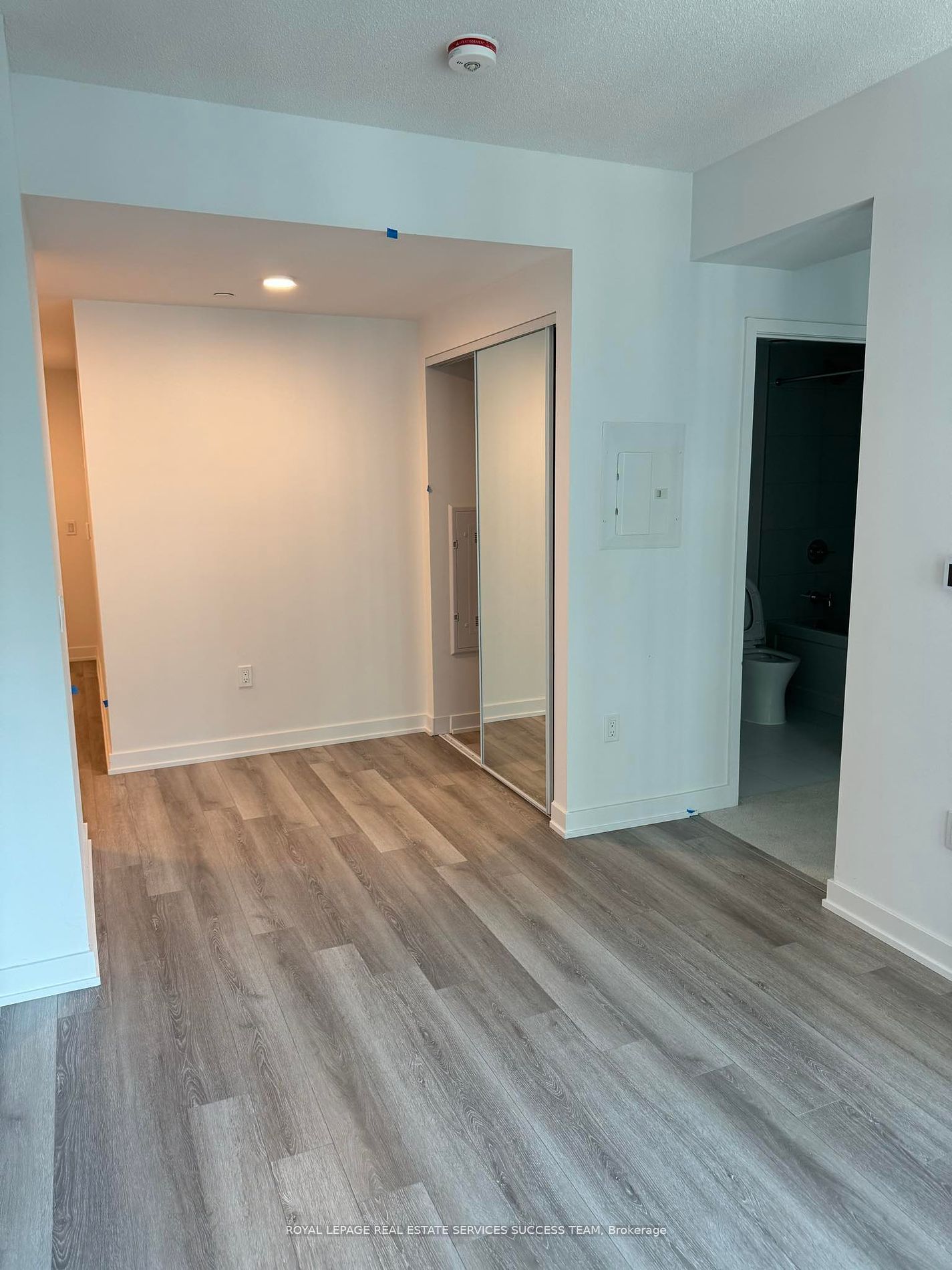 230 Simcoe Street 1820, Toronto, ON M5T 0G7 photo 3