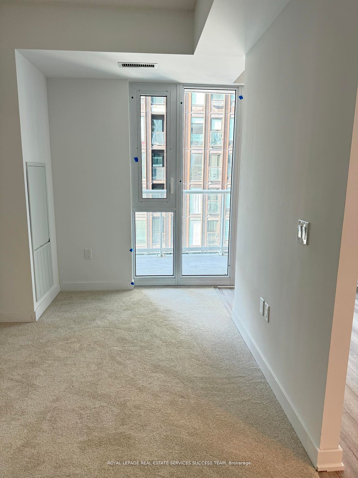 230 Simcoe Street 1820, Toronto, ON M5T 0G7 photo 4