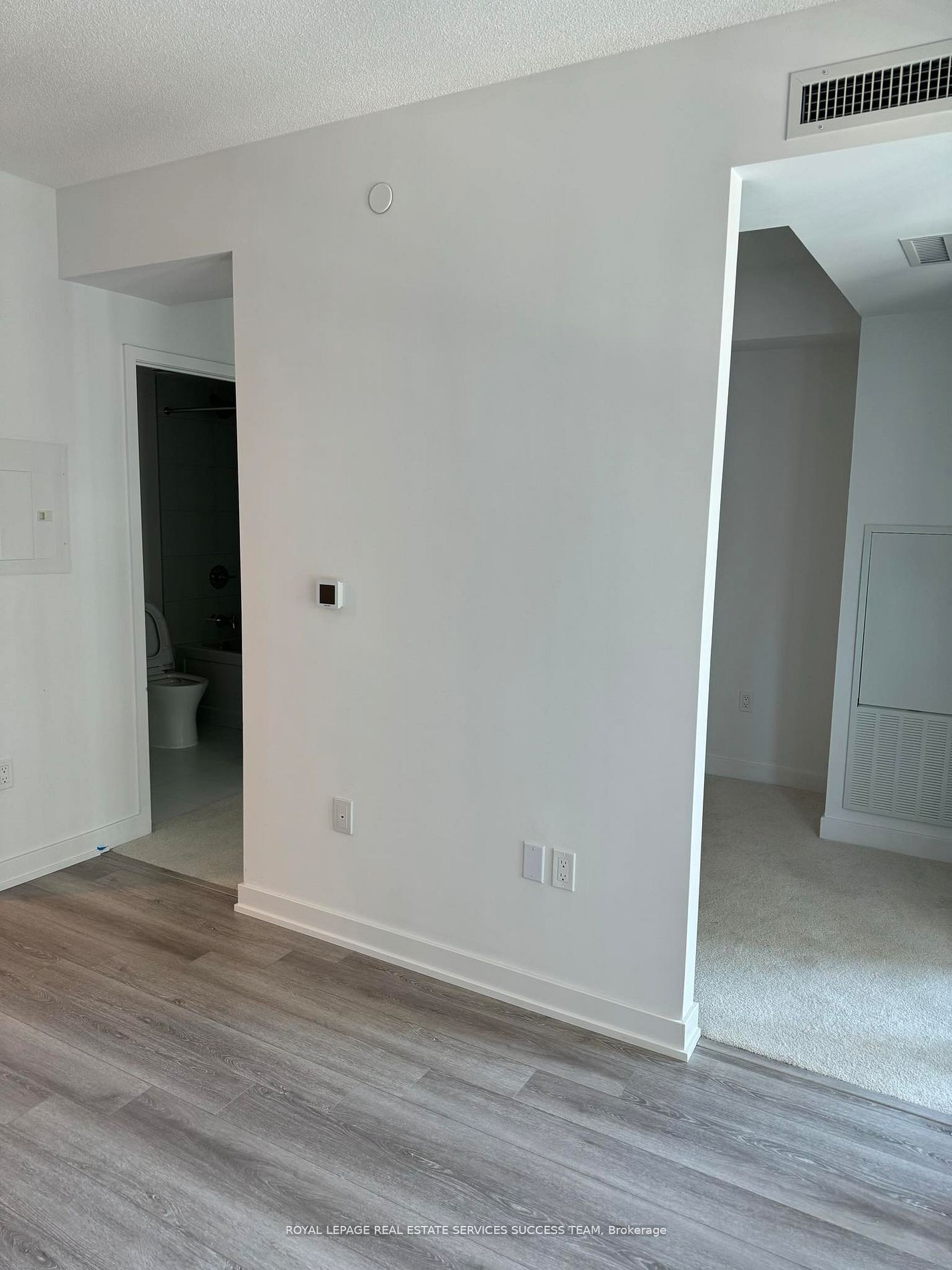 230 Simcoe Street 1820, Toronto, ON M5T 0G7 photo 5