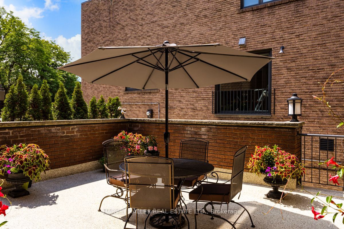92 Prue Avenue, Toronto, ON M6B 1R5 photo 3