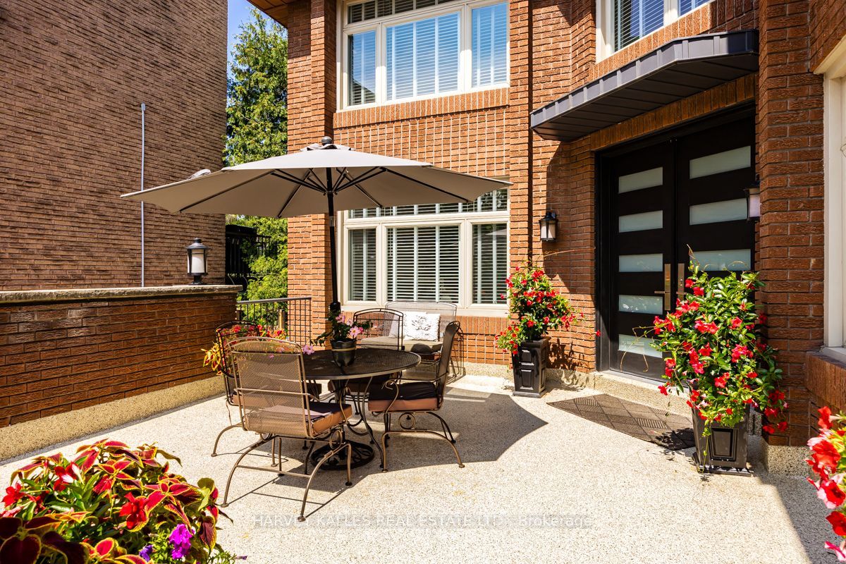 92 Prue Avenue, Toronto, ON M6B 1R5 photo 4