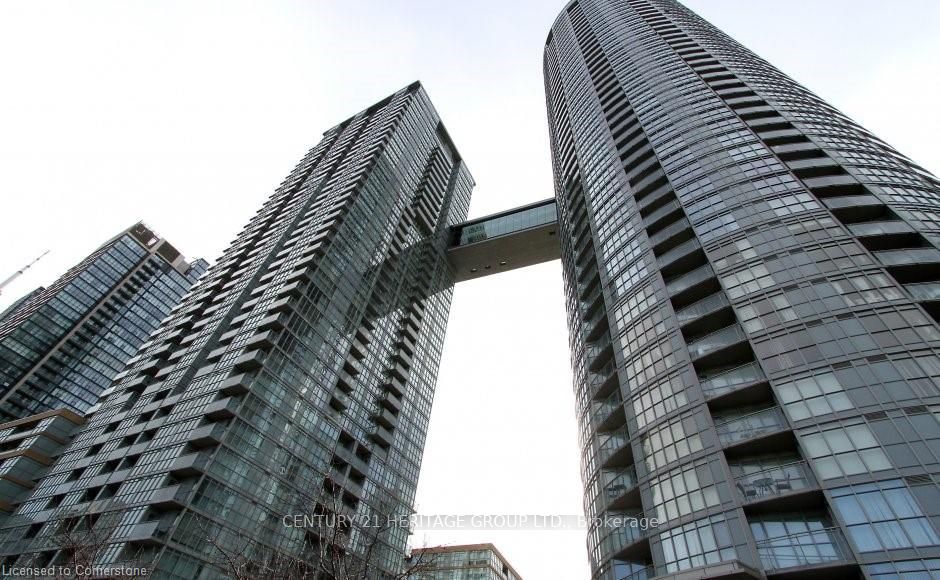 15 Iceboat Terrace 2203, Toronto, ON M5V 4A5 photo 2