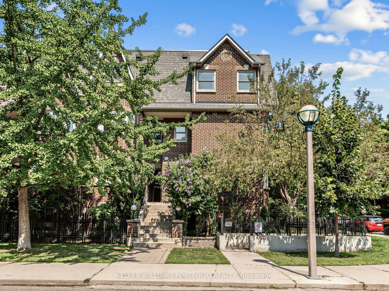 2C Shank Street W, Toronto, ON M6J 3T8 photo 2