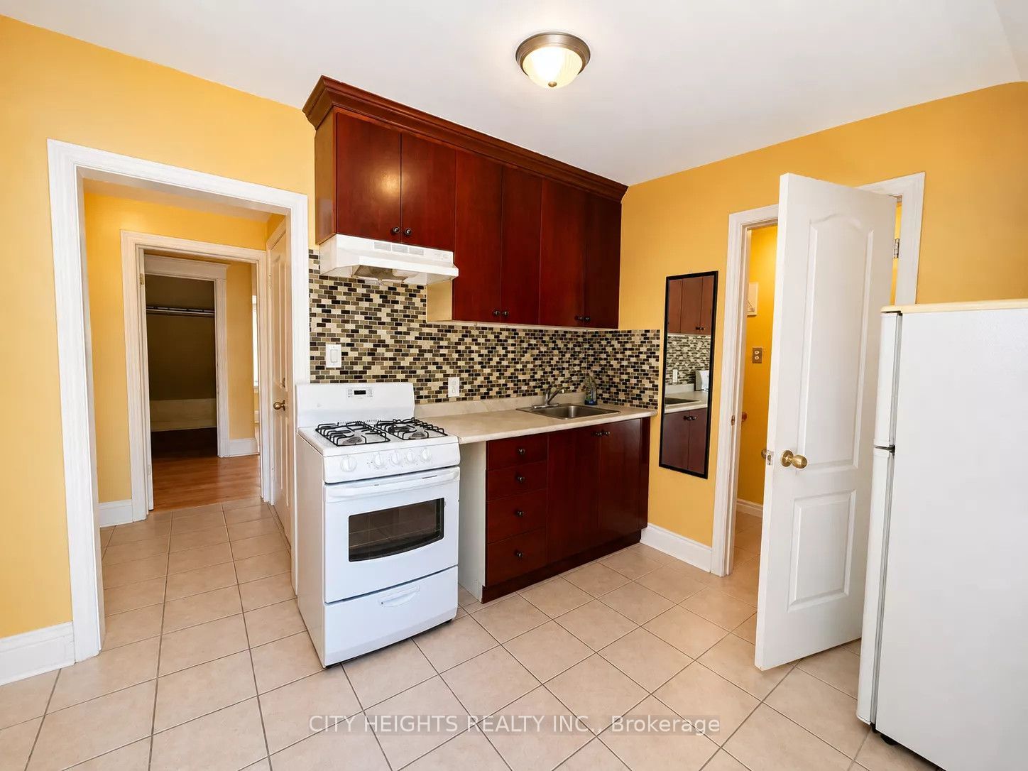 1113 Davenport Road 3, Toronto, ON M6G 2C3 photo 2