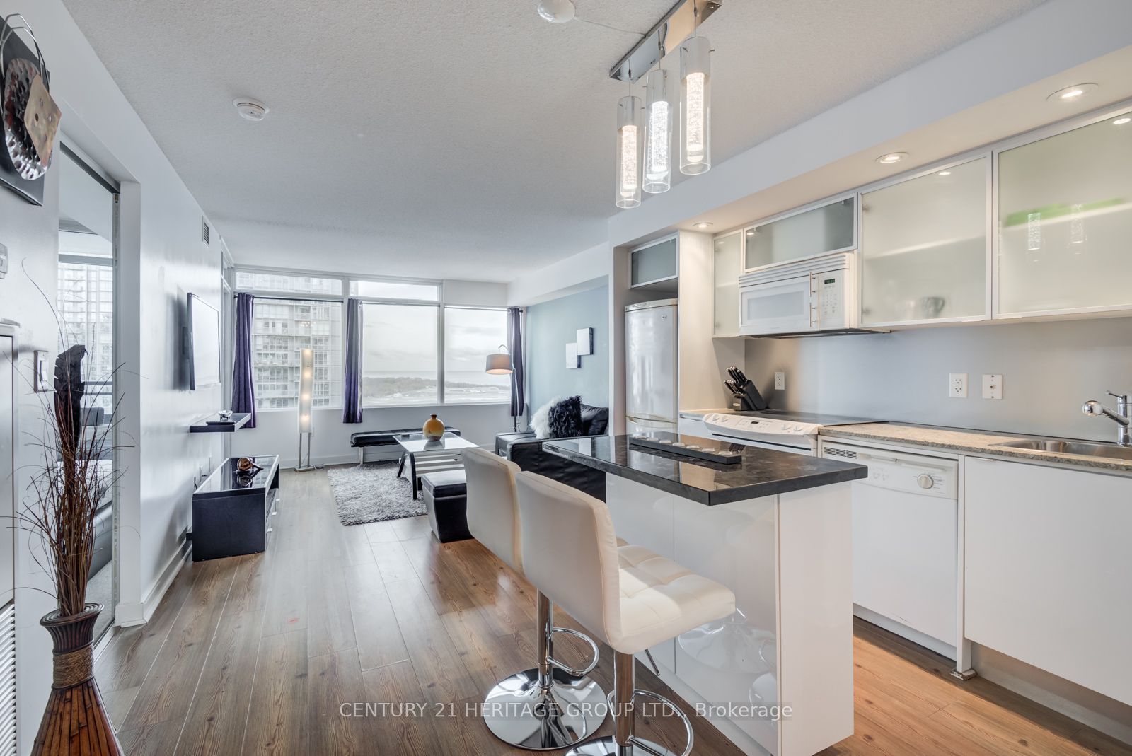 25 Telegram Mews 2908, Toronto, ON M5V 3Z1 photo 3
