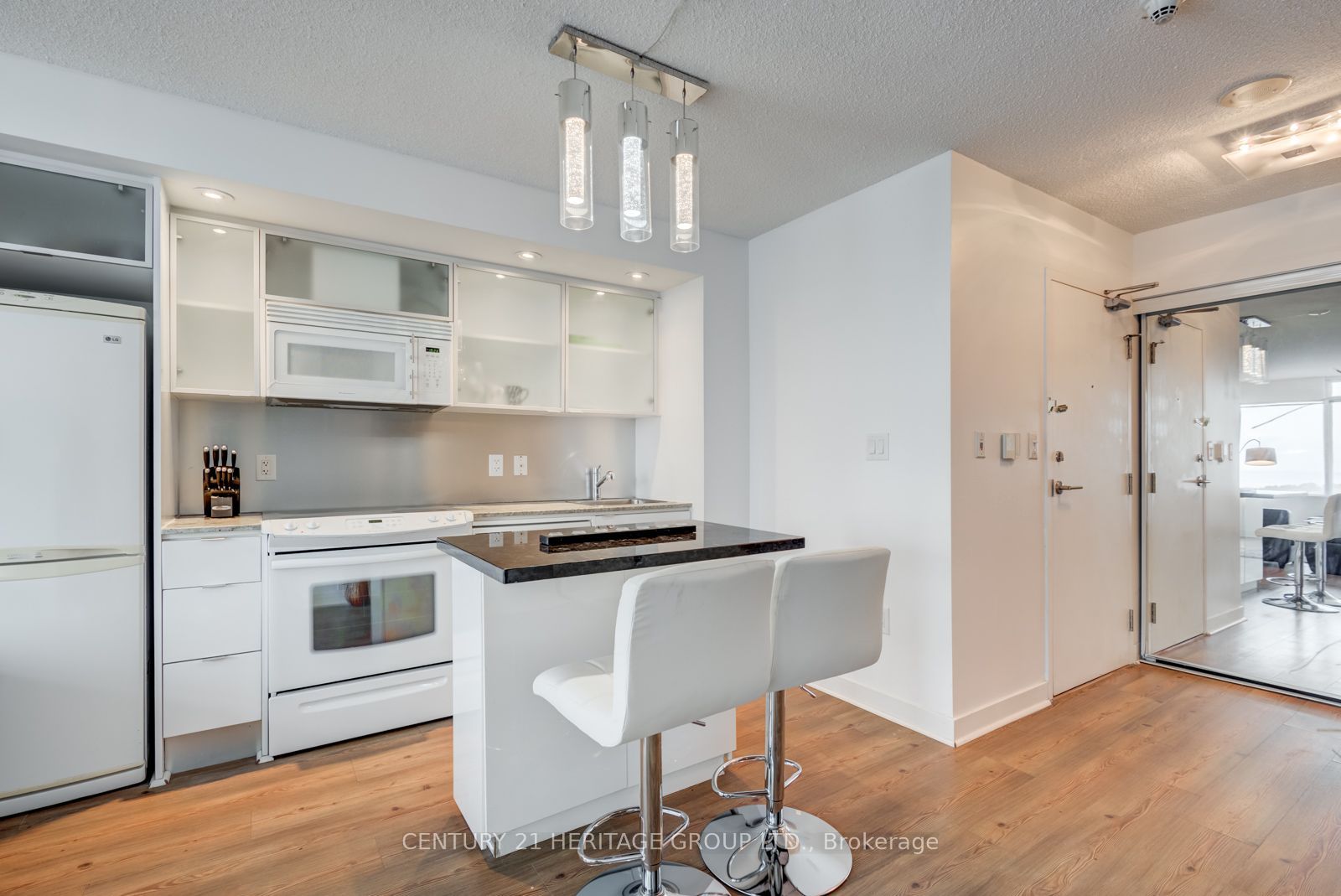 25 Telegram Mews 2908, Toronto, ON M5V 3Z1 photo 5