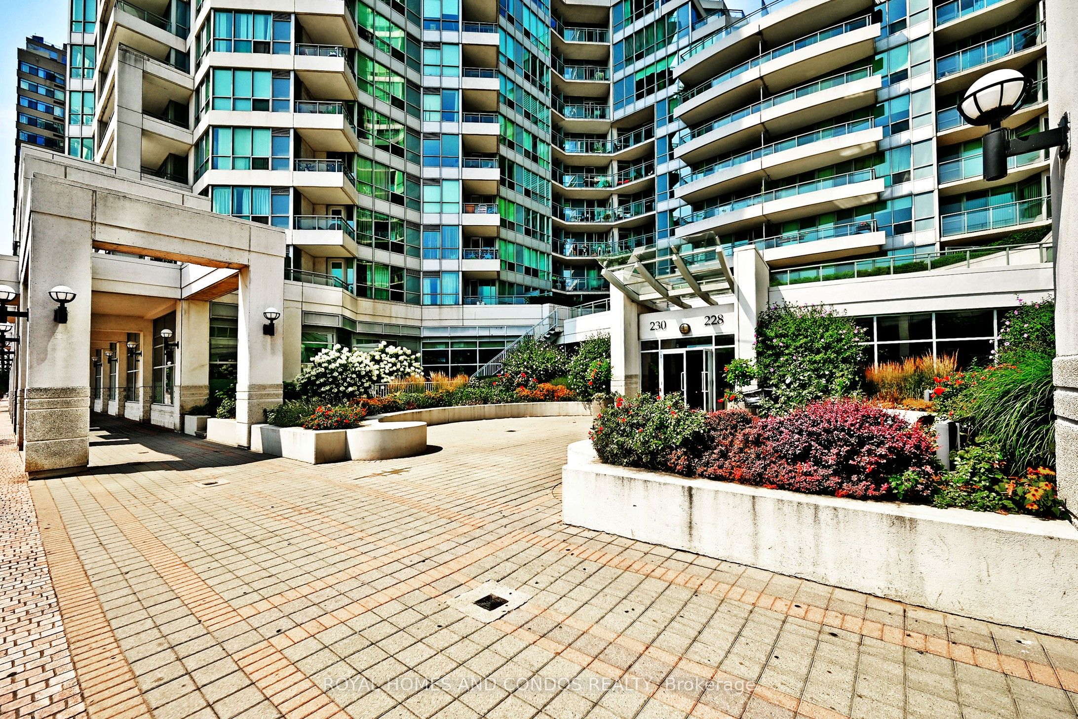 230 Queens Quay W Quay 618, Toronto, ON M5J 2X1 photo 2