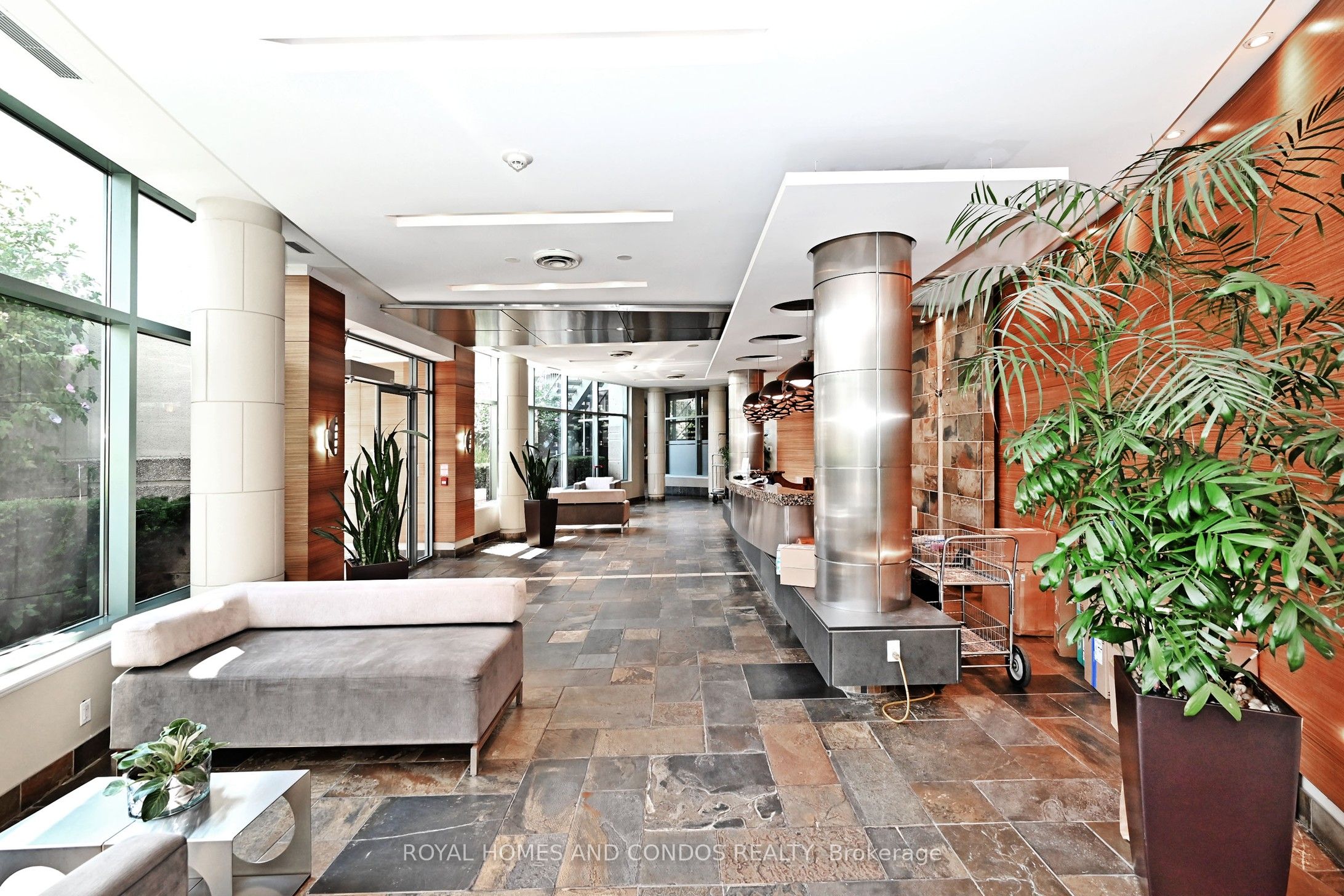 230 Queens Quay W Quay 618, Toronto, ON M5J 2X1 photo 4
