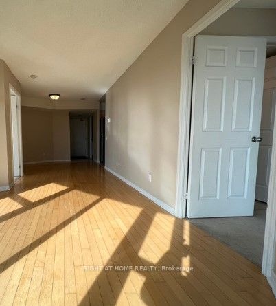 30 Harrison Garden Boulevard 503, Toronto, ON M2N 7A9 photo 4
