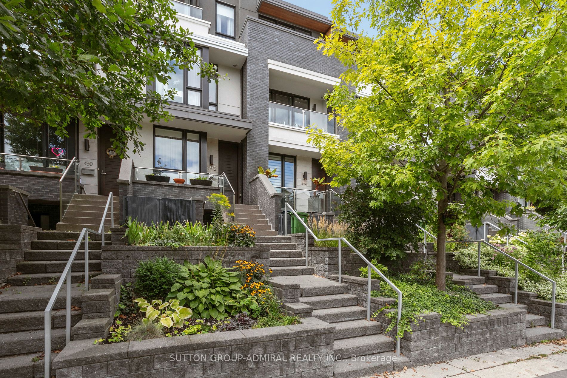 492 Shaw Street, Toronto, ON M6G 3L3