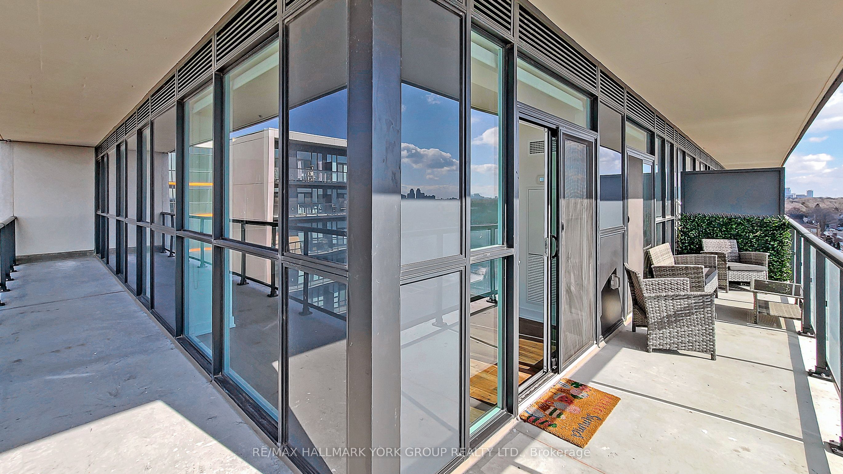 1603 Eglinton Avenue W 705, Toronto, ON M6E 0A1 photo 2