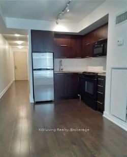 126 Simcoe Street 606, Toronto, ON M5H 4E6 photo 3