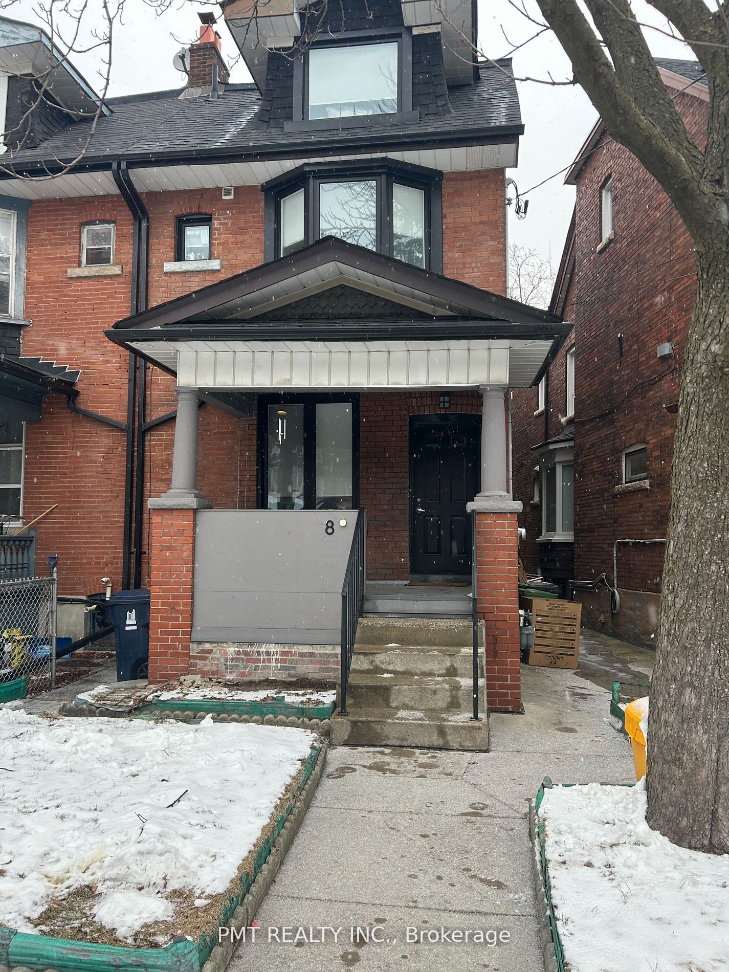 8 Rusholme Park Crescent Main, Toronto, ON M6J 2C9