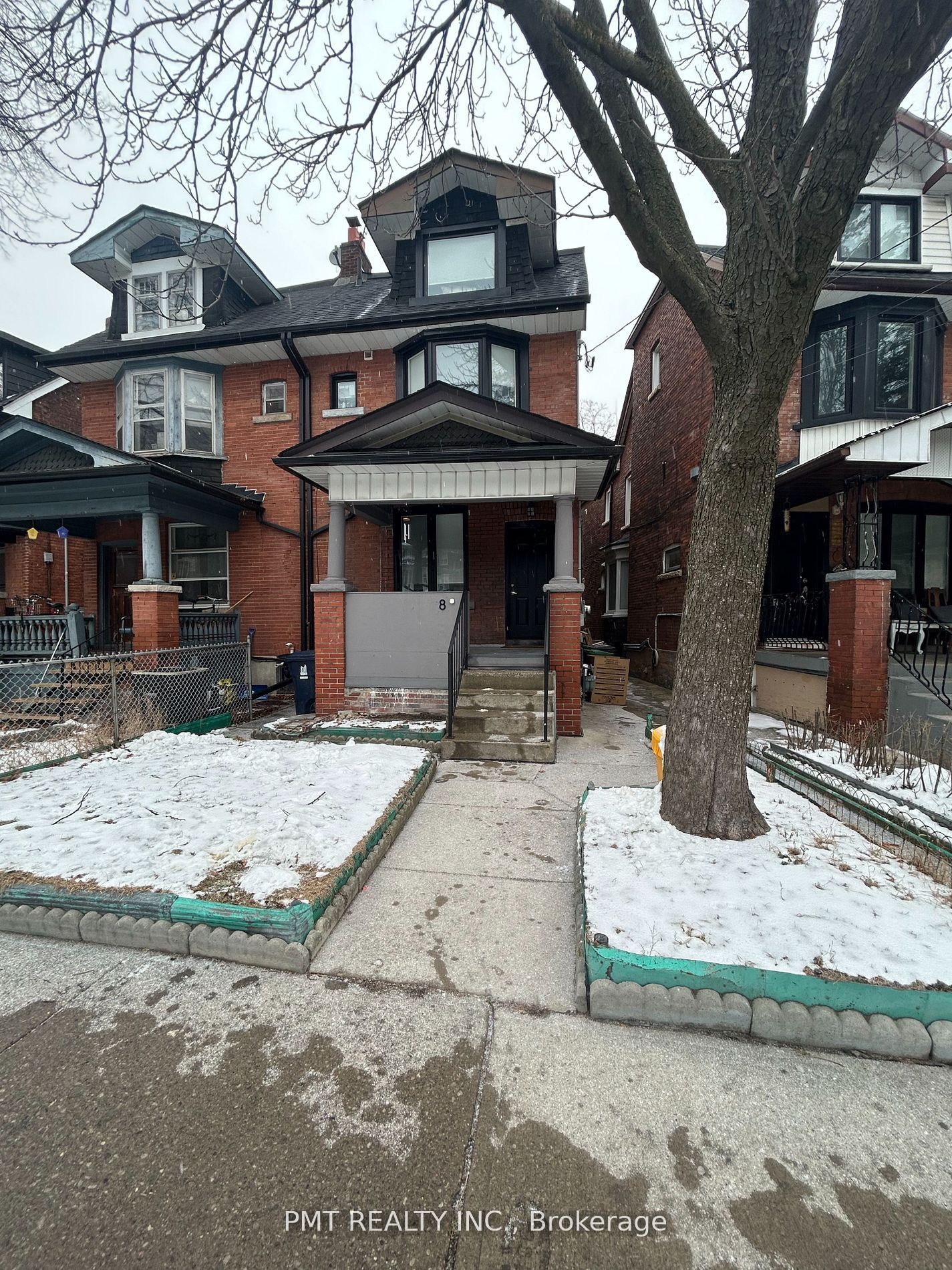 8 Rusholme Park Crescent Main, Toronto, ON M6J 2C9 photo 2