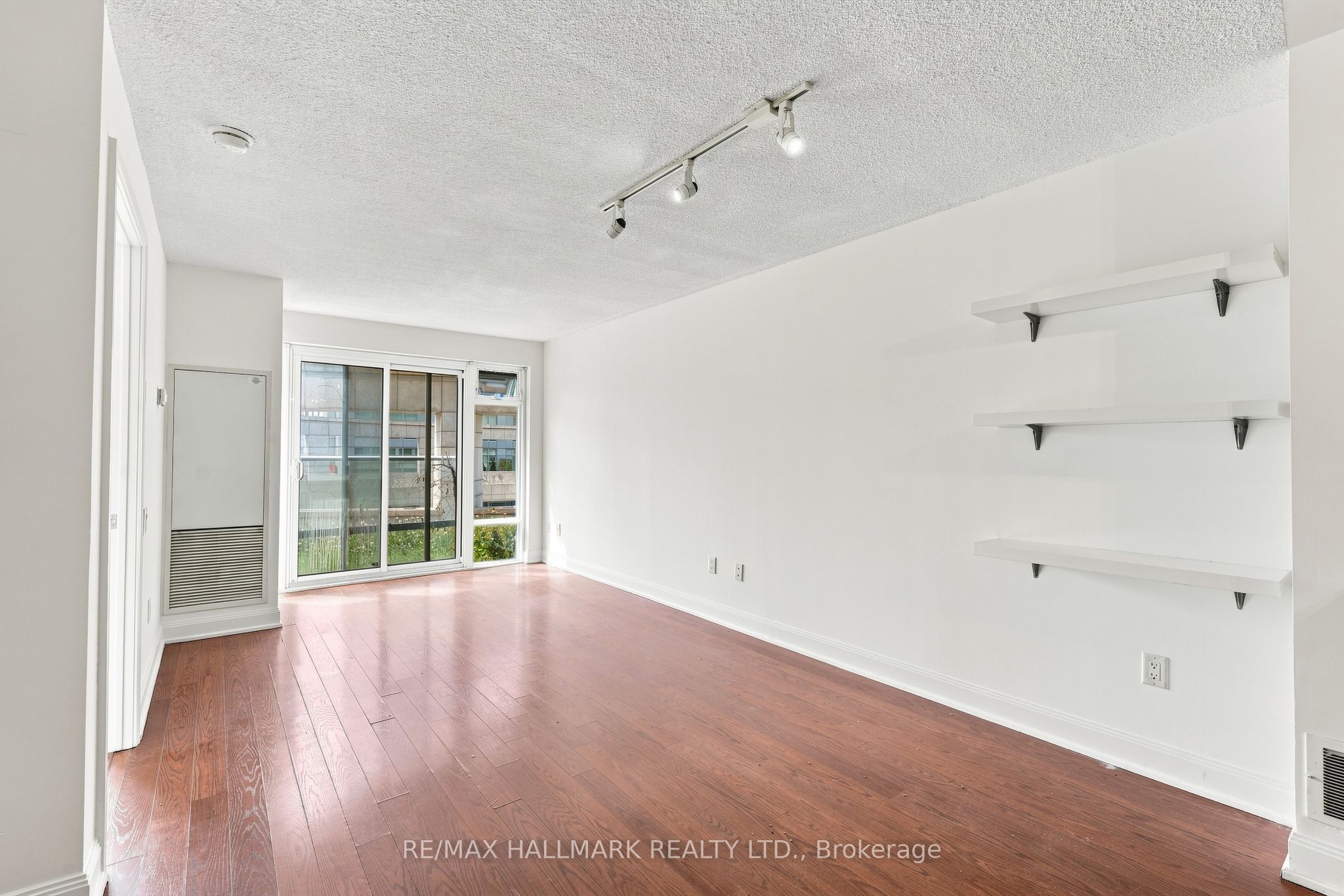 2191 Yonge Street 403, Toronto, ON M4S 3H8 photo 2