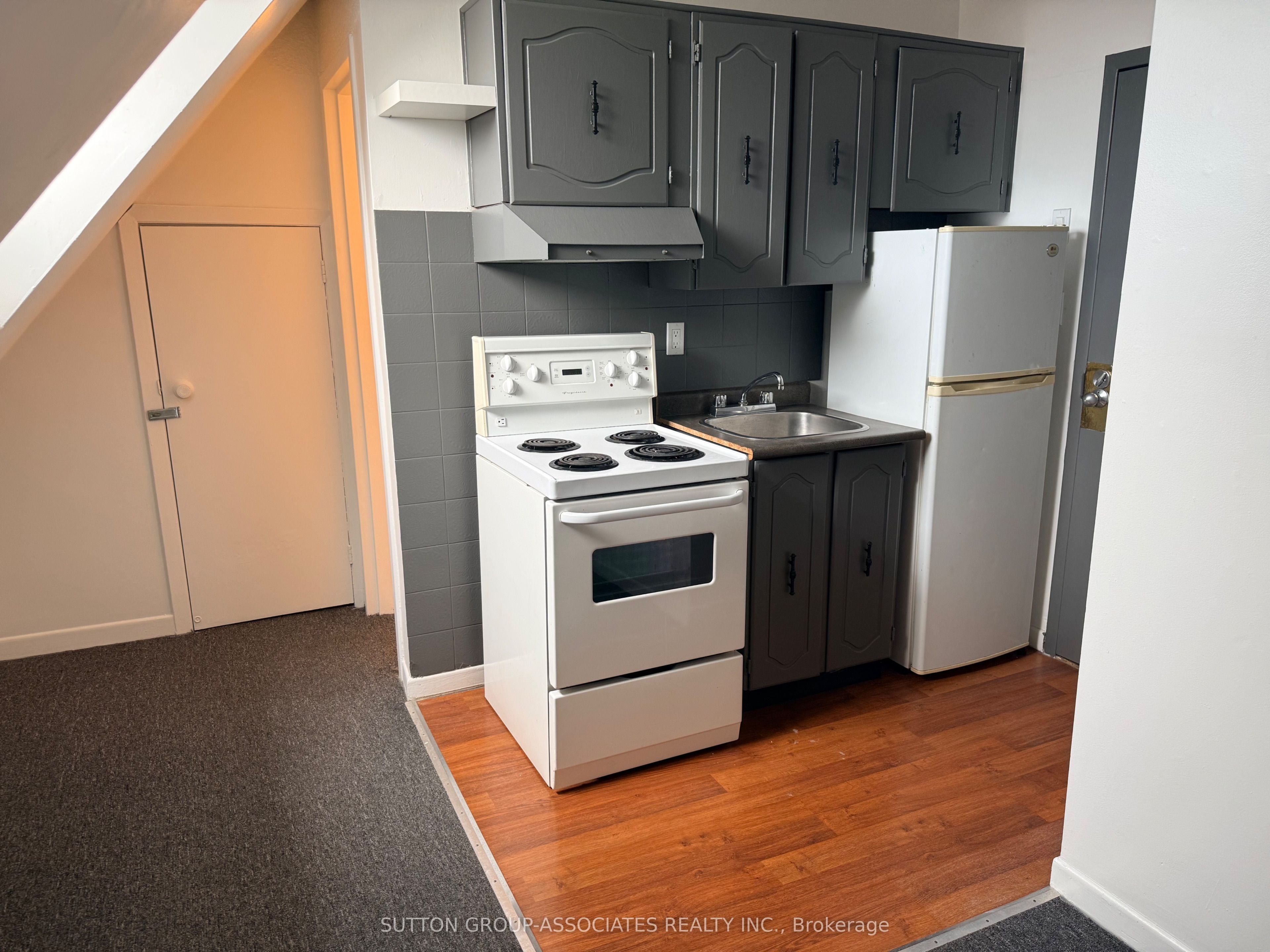 52 Metcalfe Street 407, Toronto, ON M4X 1R8 photo 3